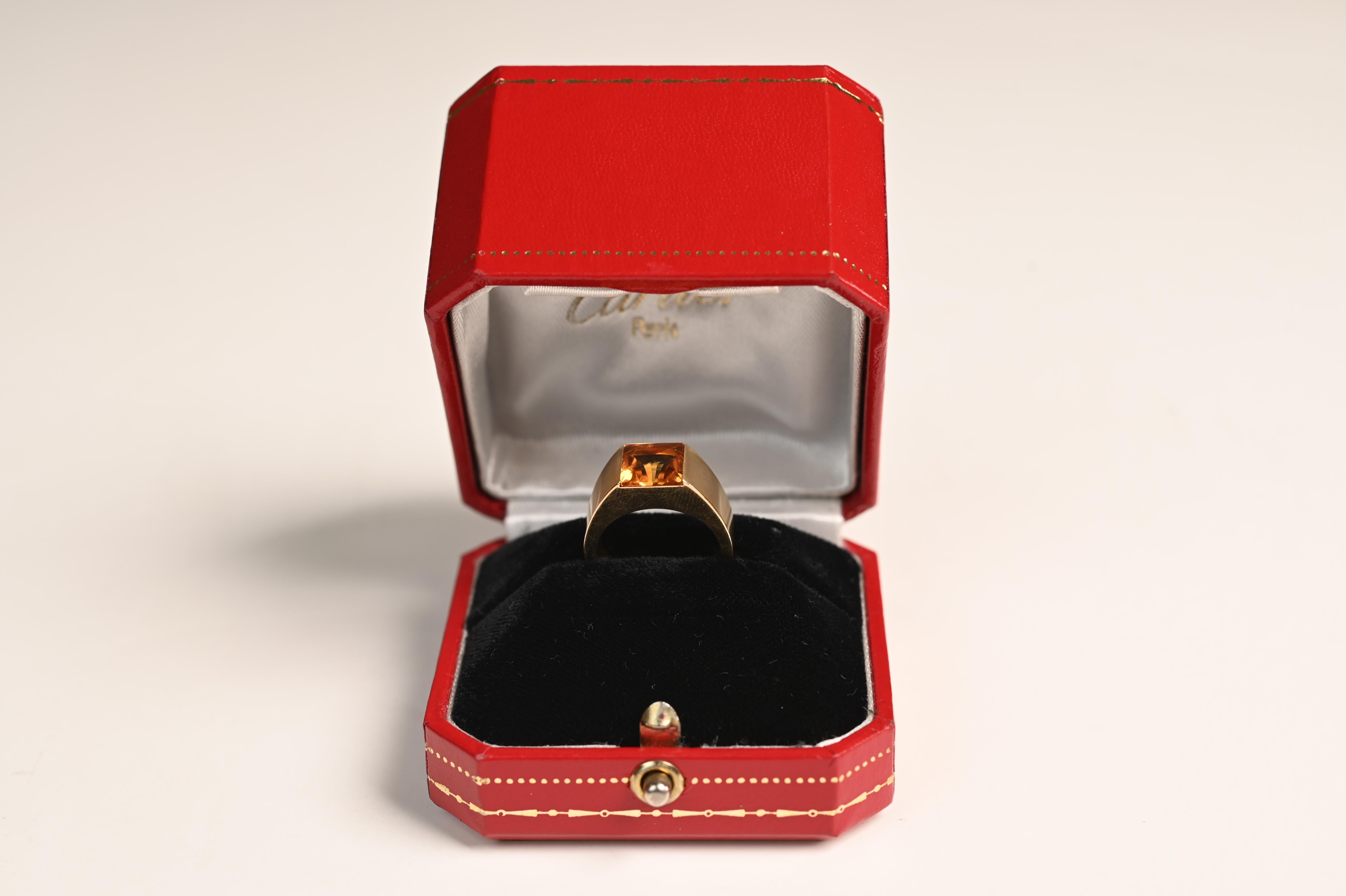 Cartier Ring aus 18 Karat Gelbgold mit natürlichem Citrin im Quadratschliff (ca. 0,80 Karat) (Art déco) im Angebot