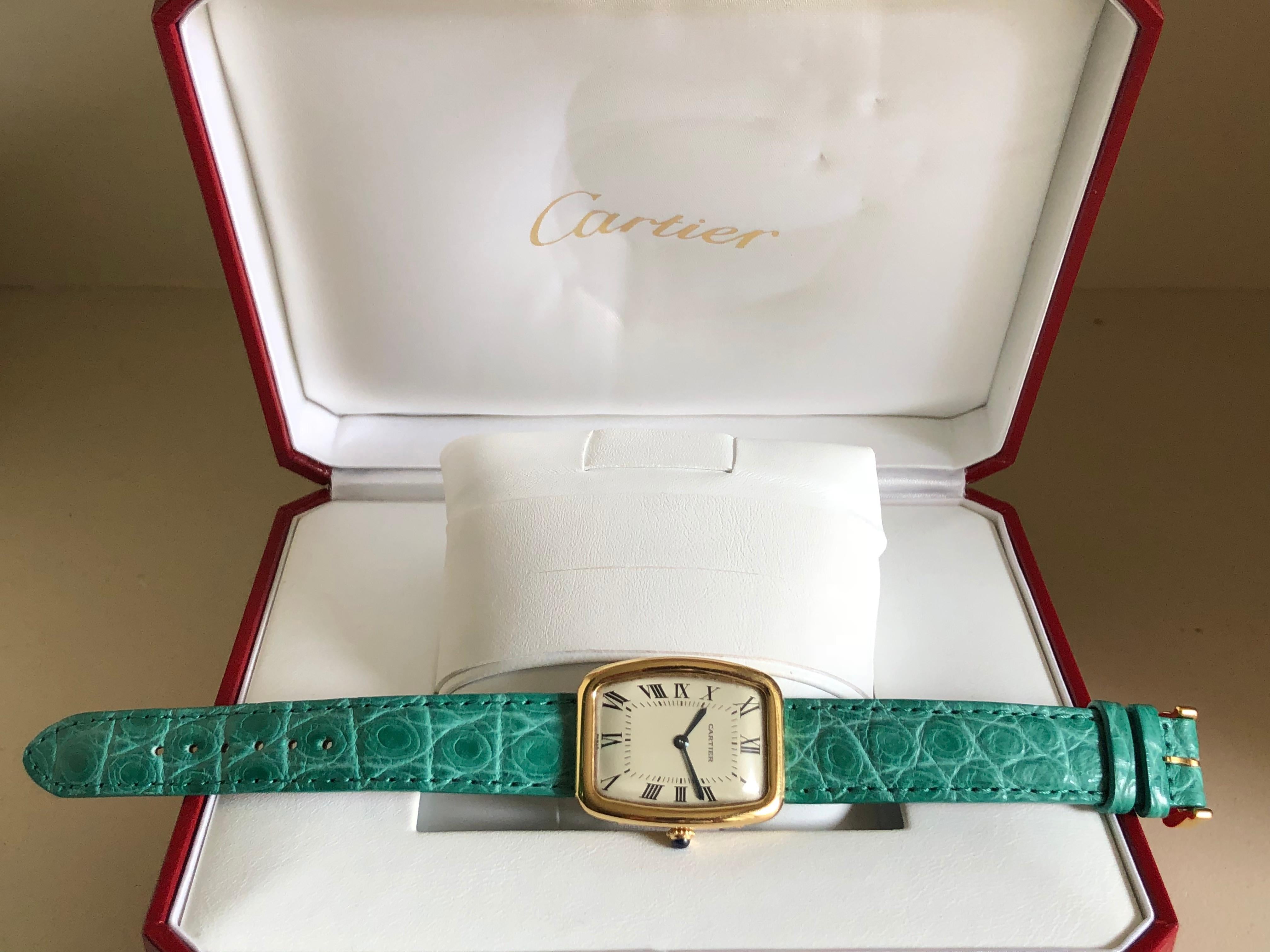 Cartier Square Watch Like Tonneau and Tortue Yellow Gold 18 Karat In Excellent Condition In Boulogne Billancourt, FR