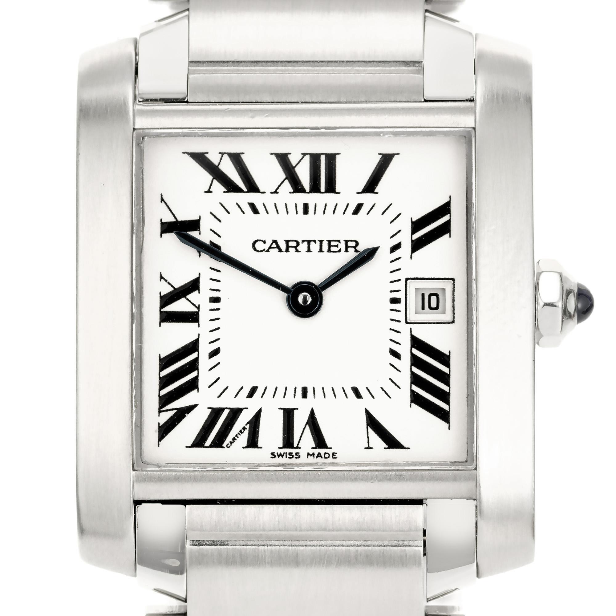 Klassische Cartier Stahl Francaise Tank Date Armbanduhr. Weißes, quadratisches Pergamentzifferblatt mit schwarzen römischen Ziffern. Rostfreier Stahl. Blaue Stahlzeiger mit einem Datumsfenster bei 3 Uhr. Kürzlich gewartet und poliert. 

Länge: 30