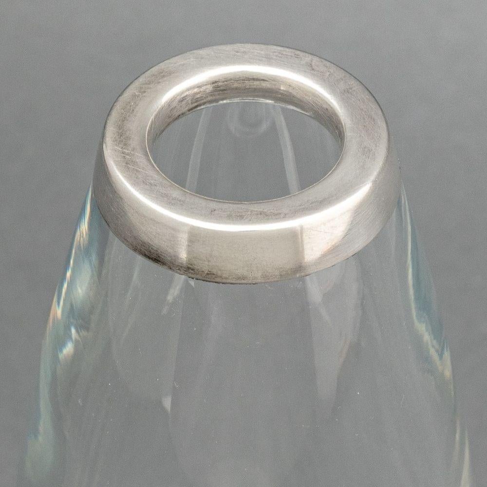 Français Vase en argent et verre de Cartier en vente