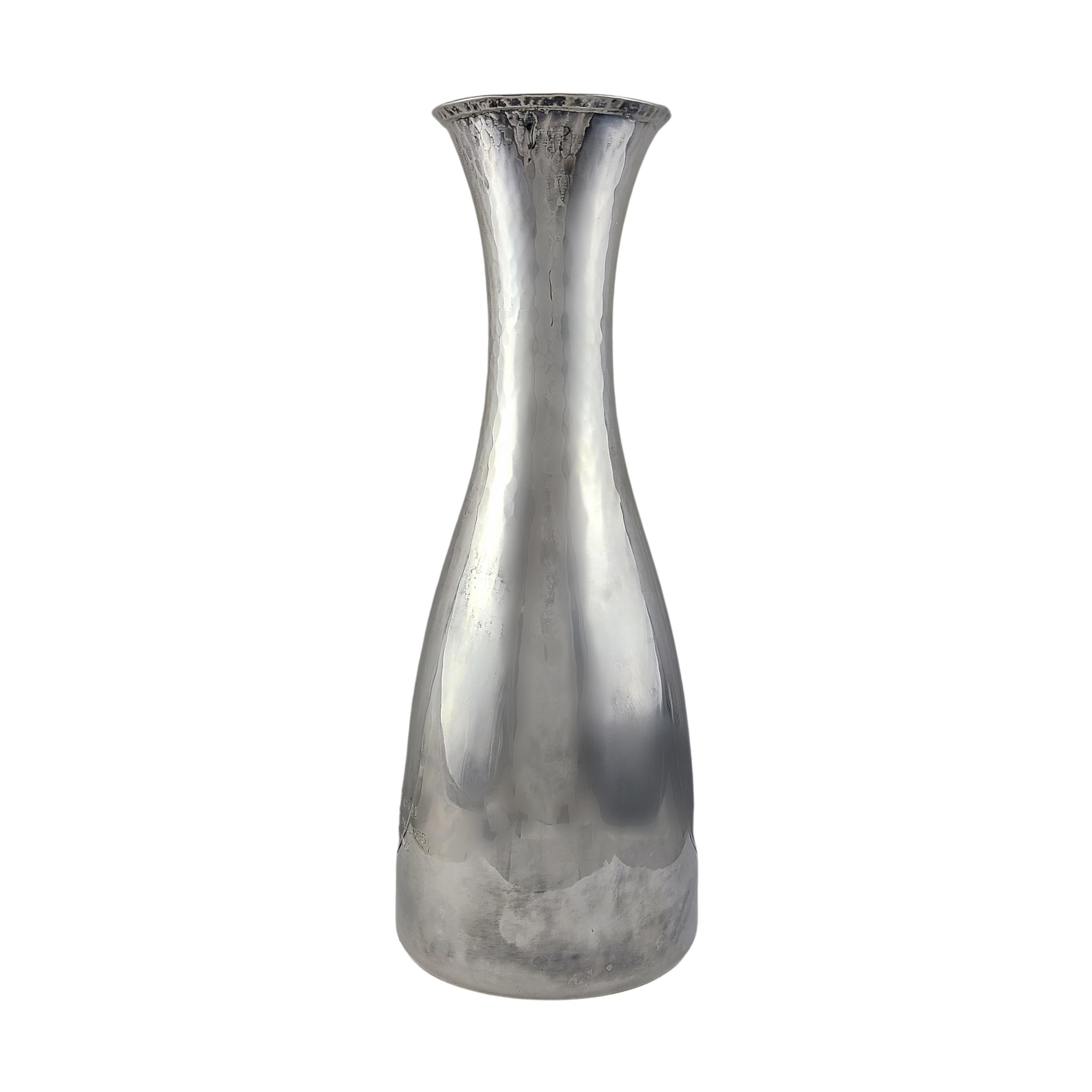 Gehämmerte Karaffe/Vase aus gehämmertem Sterlingsilber von Cartier mit Gravur für Damen oder Herren im Angebot