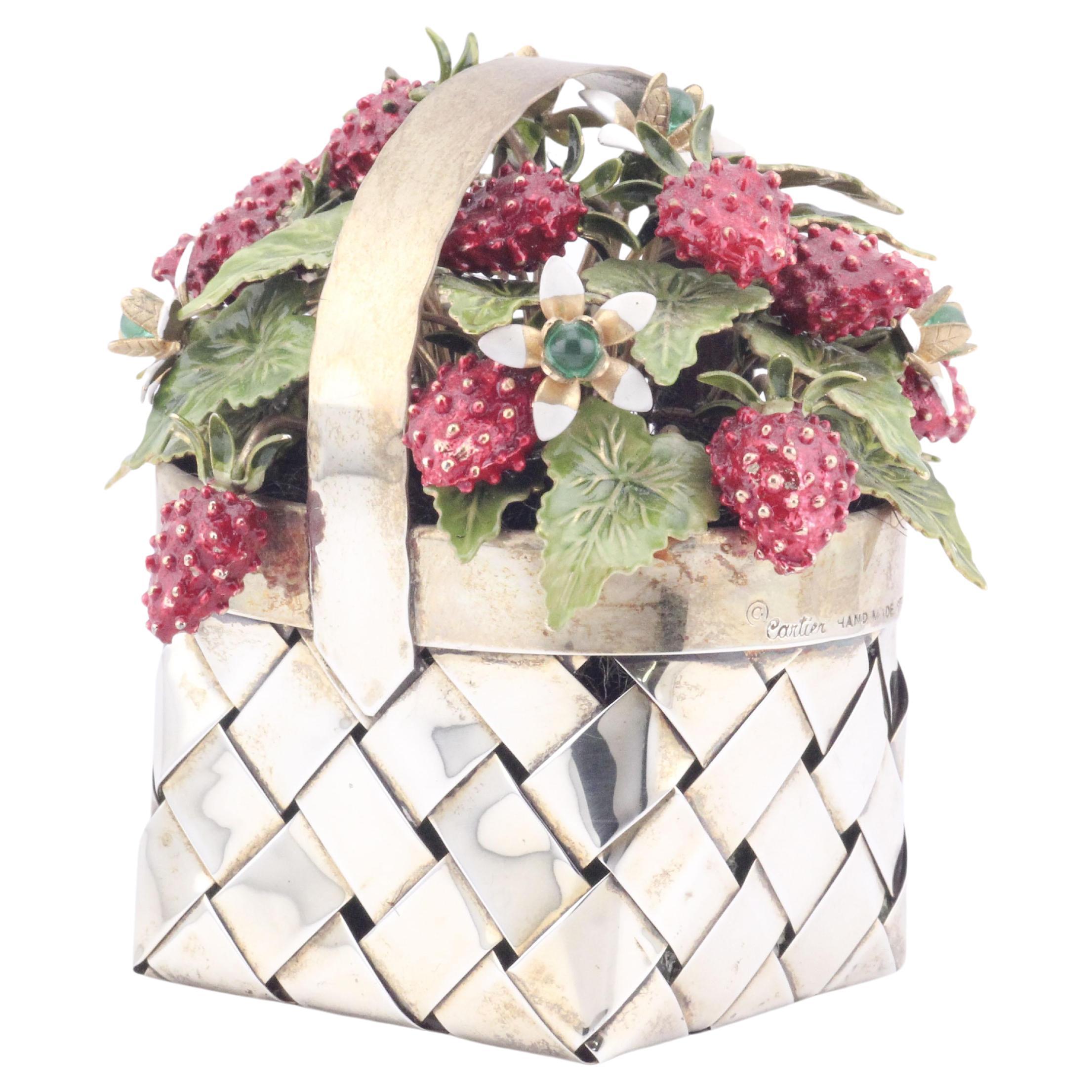 Cestino di fragole e fiori in argento Cartier in vendita