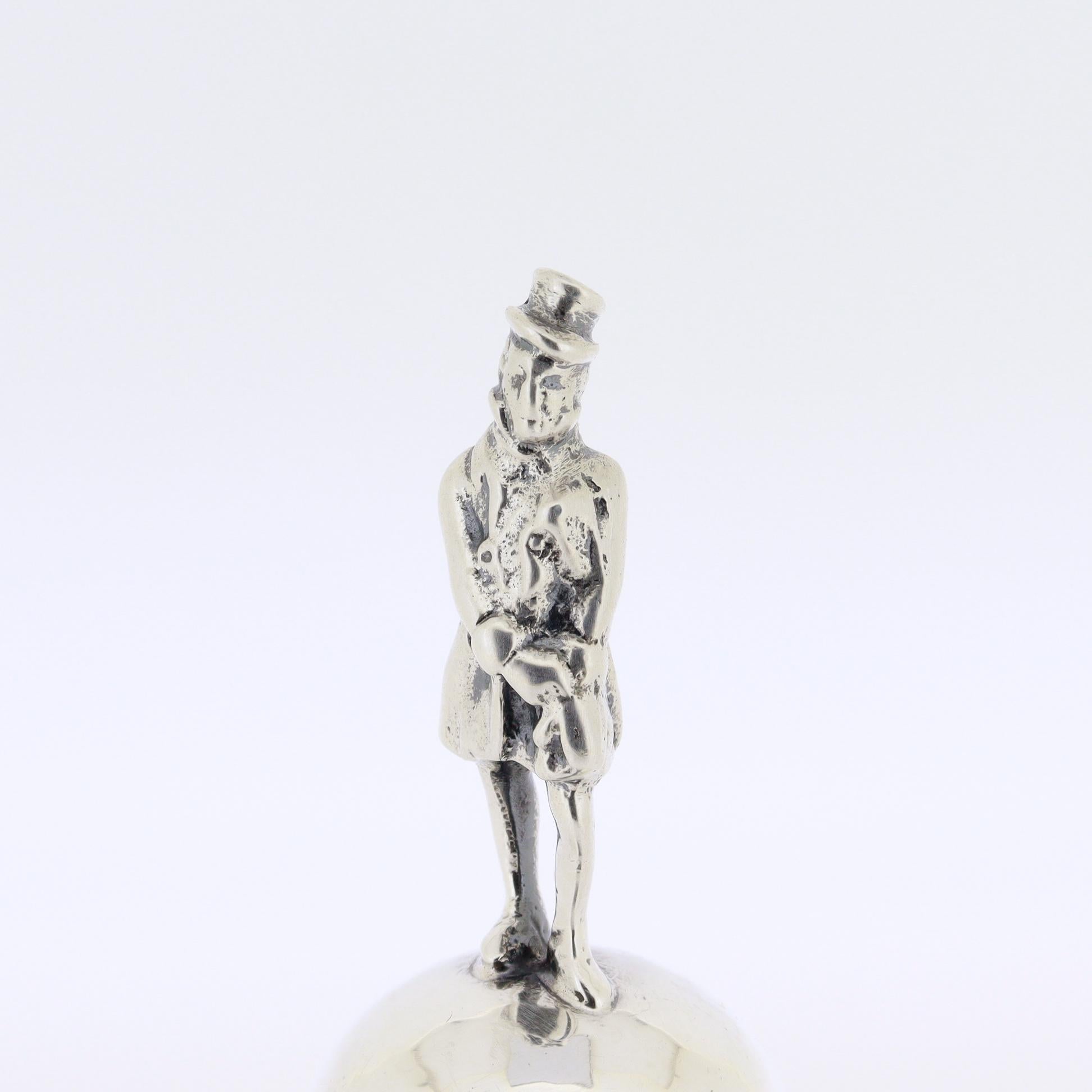 Campana de mesa Cartier de plata de ley con asa figurada en venta 8