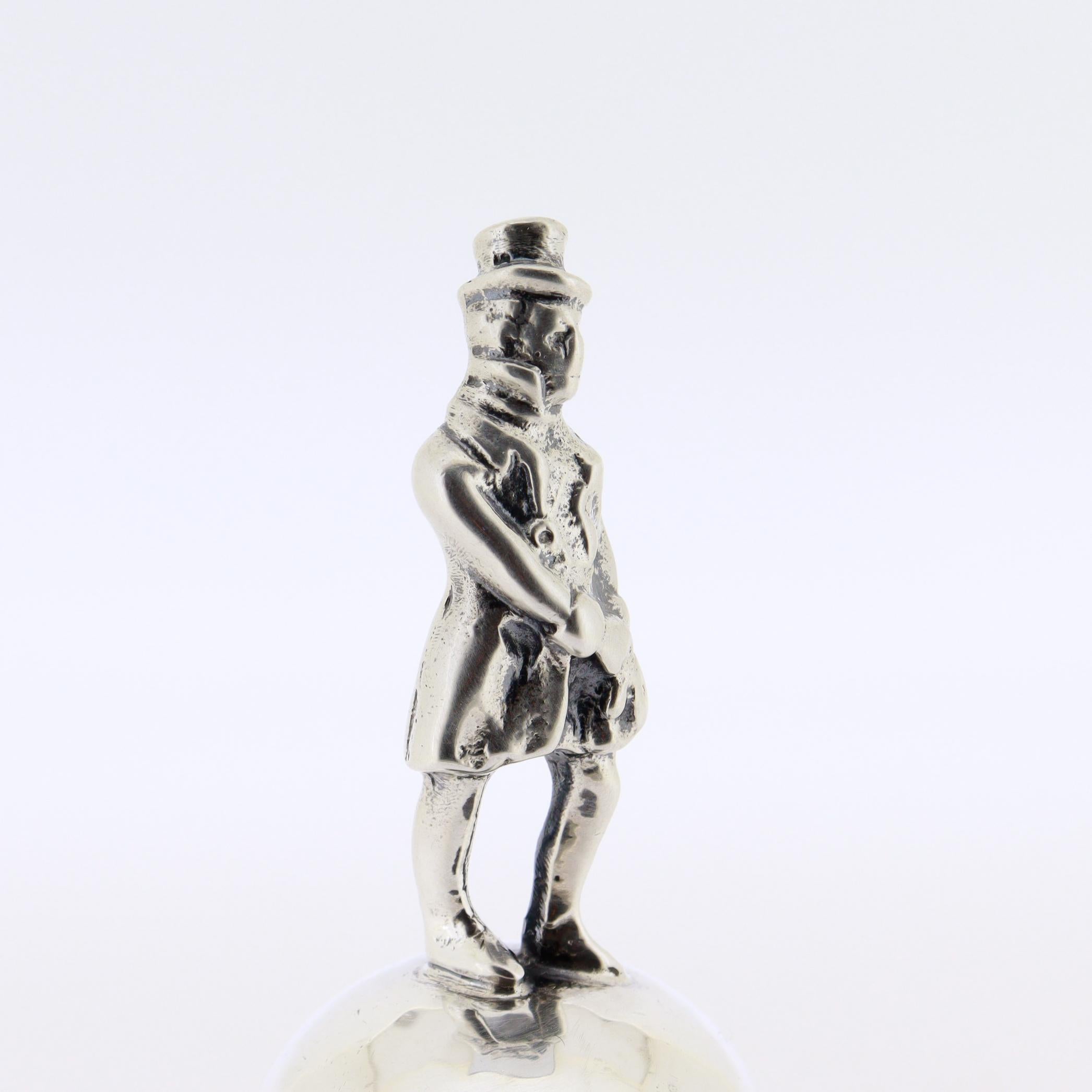 Campana de mesa Cartier de plata de ley con asa figurada en venta 10