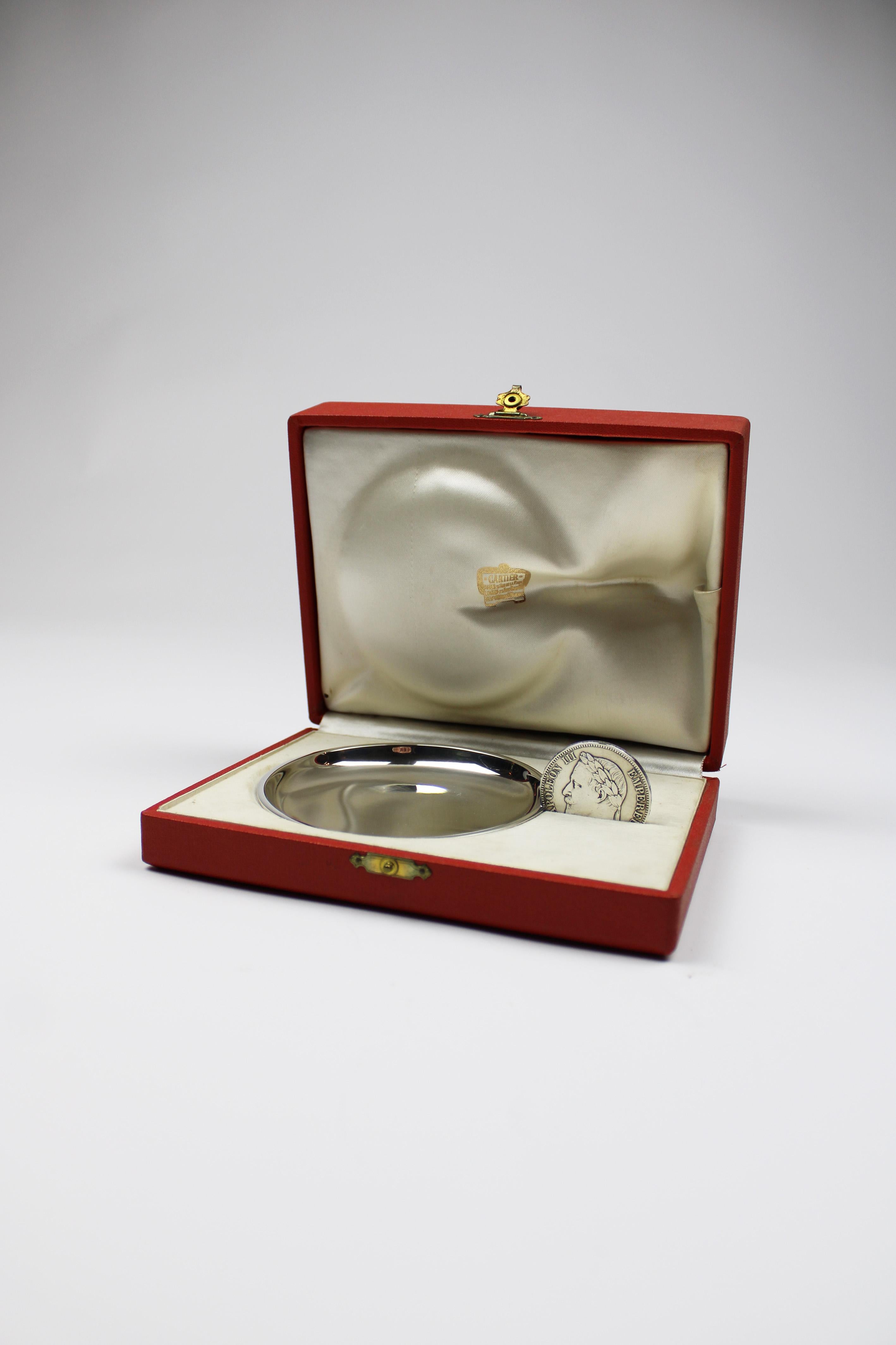 This rare silver Cartier wine taster also called a Tastevin is a display of the 20th-century luxury and design. To this day, Cartier is one of the major players within the refinement of diamonds, watches and other luxury objects. The fusion of the