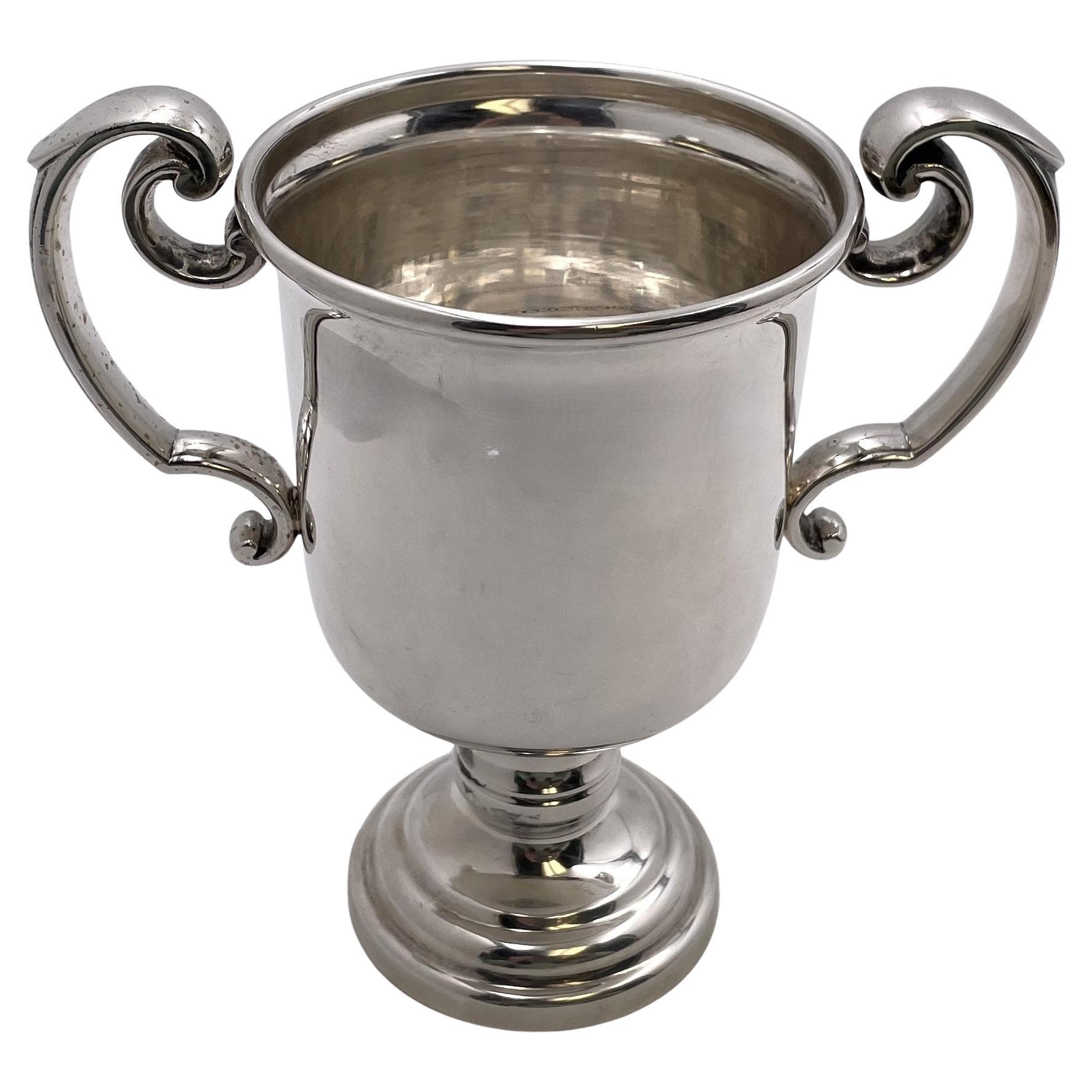 Coppa trofeo a due manici in argento sterling di Cartier con calibro pesante fatta a mano