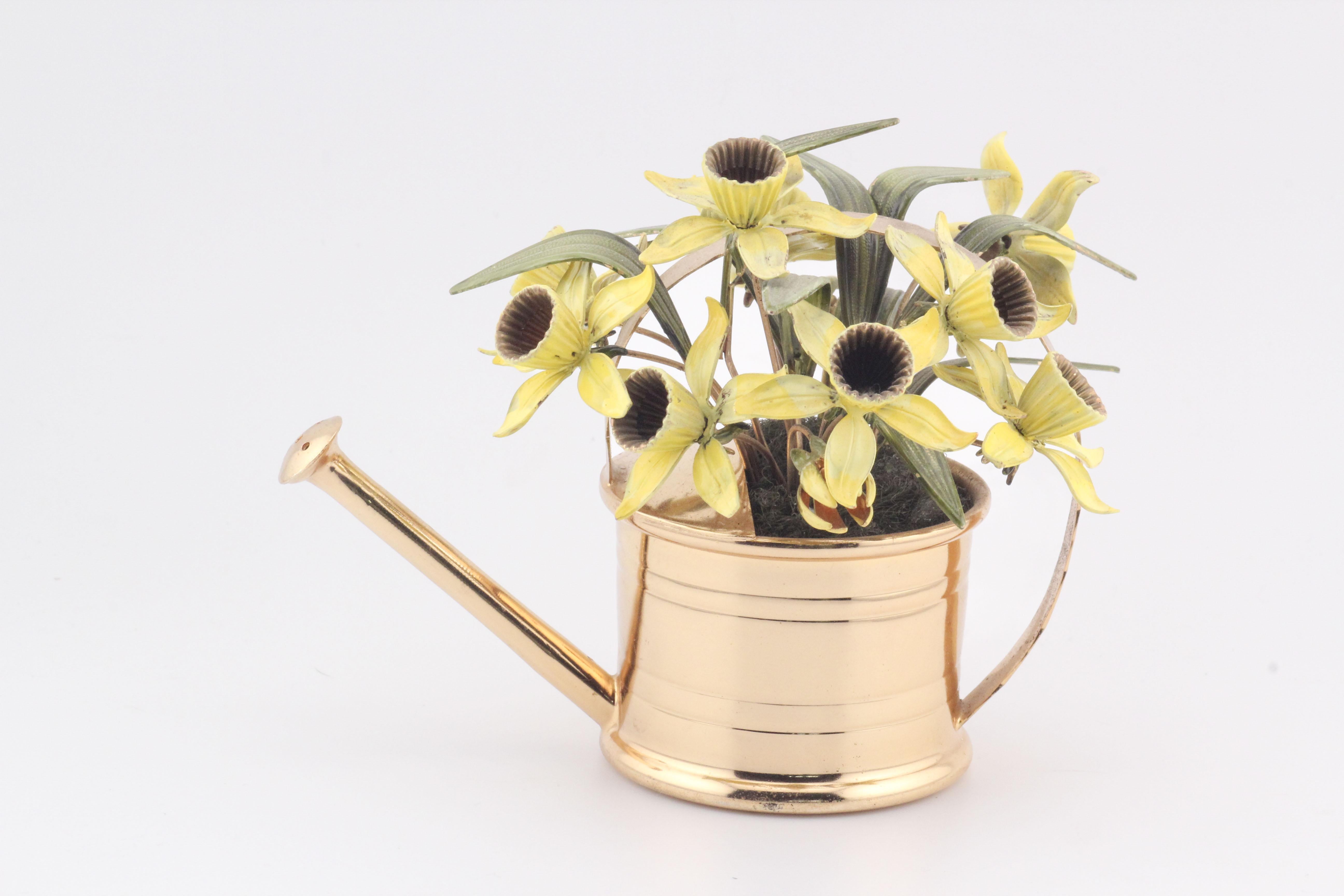 Canette en argent Cartier avec fleurs de jonquille Bon état - En vente à Simpsonville, SC