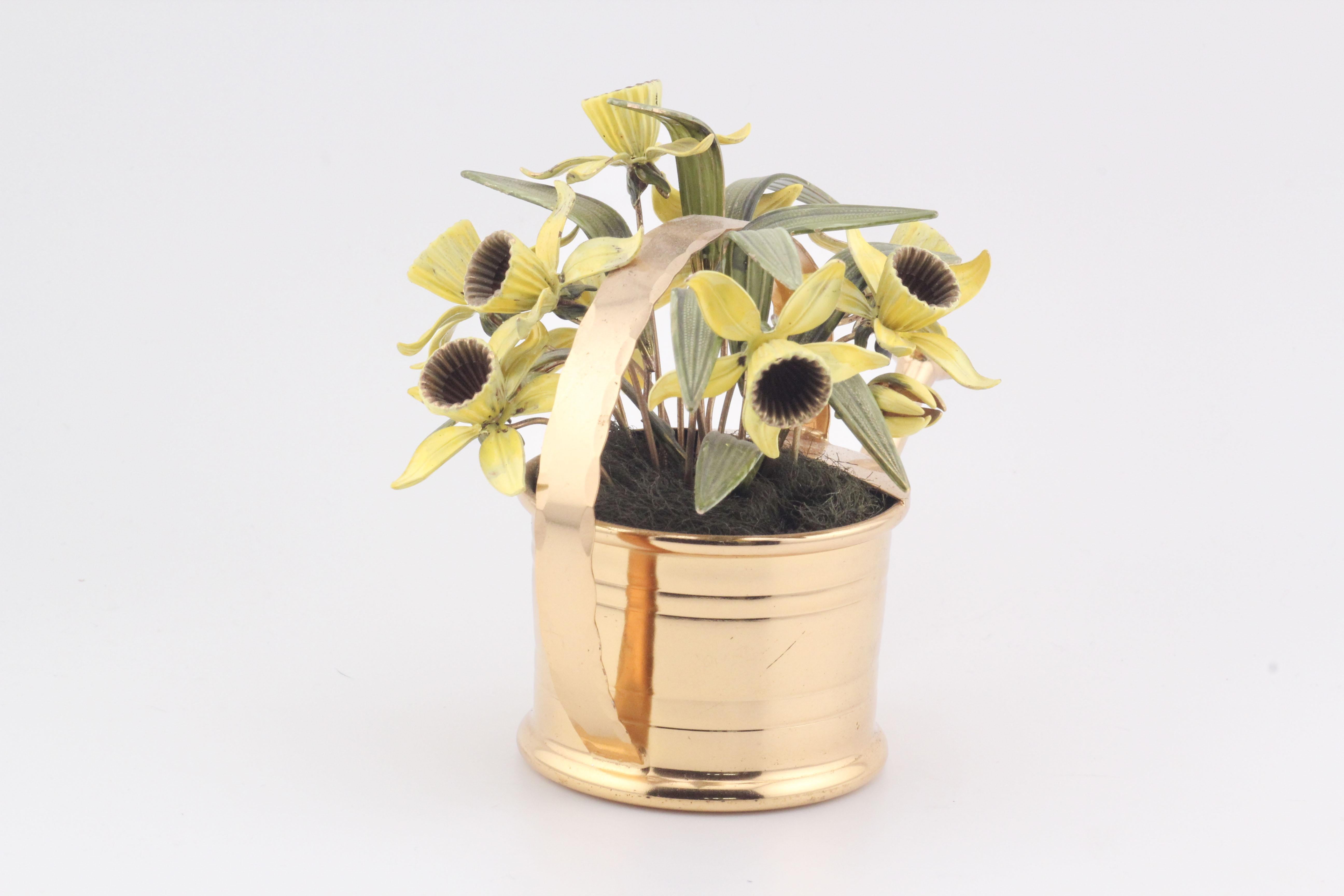 Canette en argent Cartier avec fleurs de jonquille en vente 1