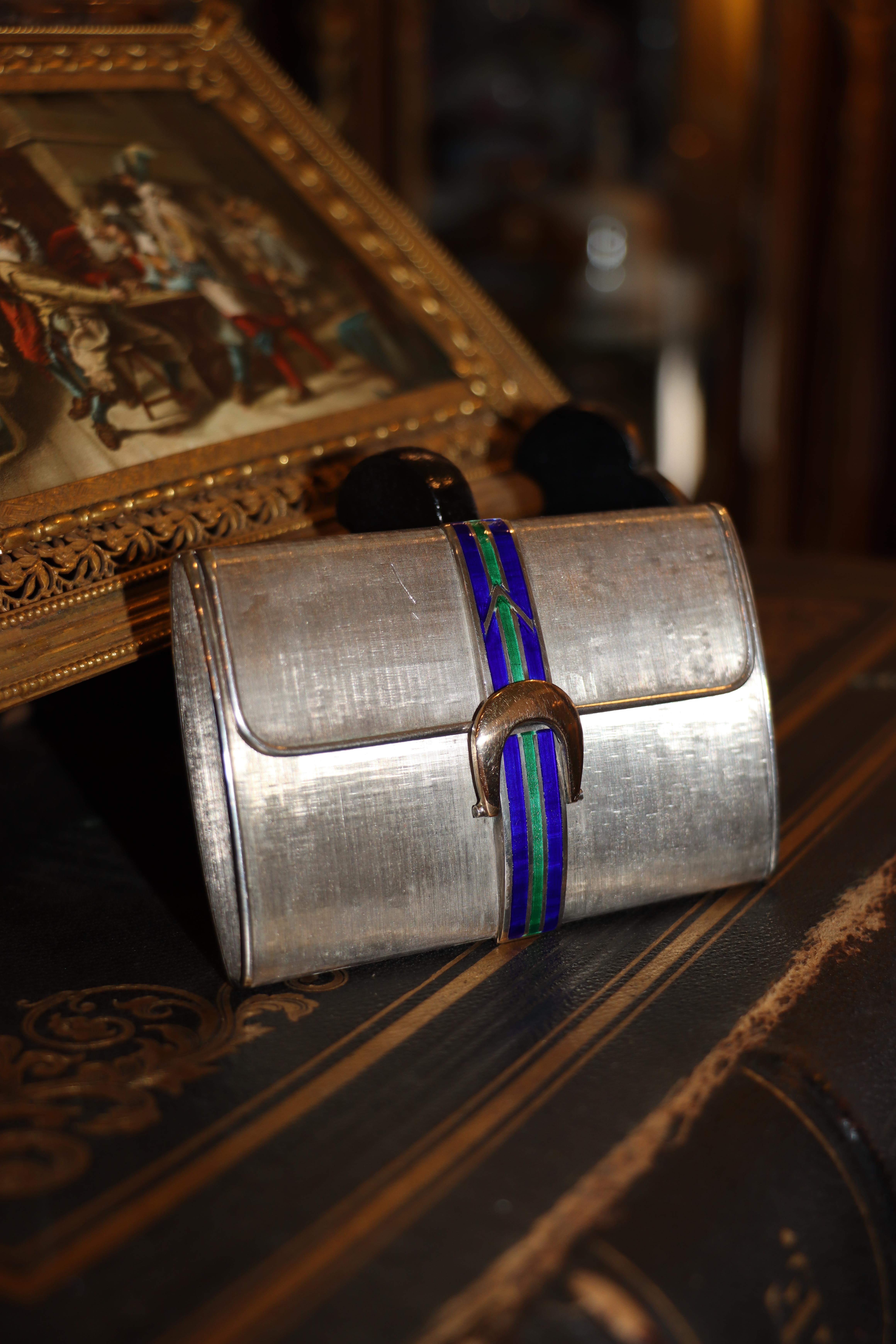 Caja esmaltada Cartier Siver de Esterlina

Marcado:
Cartier
ESTERLINA 925
ITALIA

Dimensiones aproximadas:
9 cm (Longitud) 
6 cm (Ancho)
1,4 cm (Profundidad)
122,1 gramos de peso.