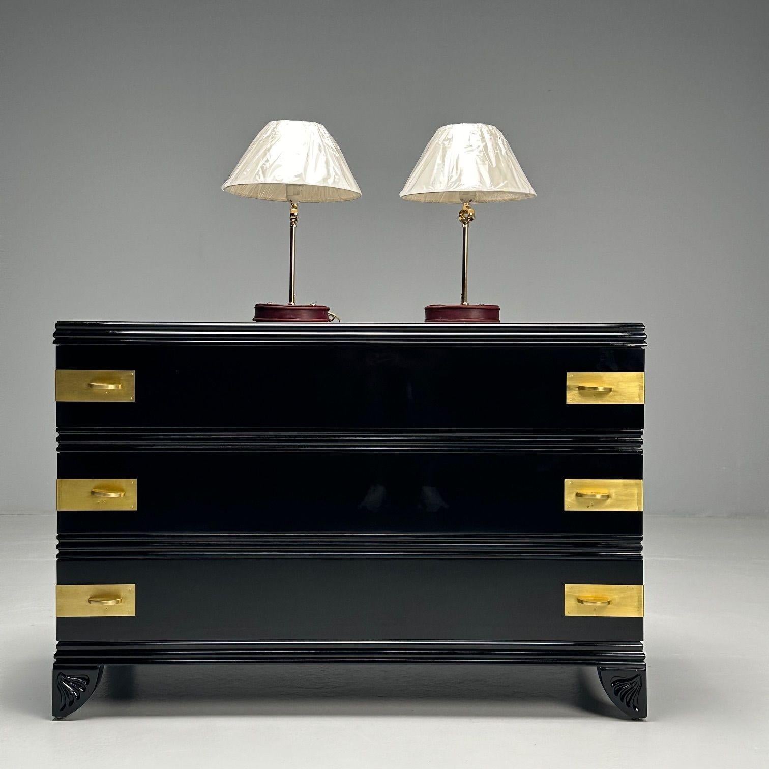 Moderne Lampes de table modernes de style Cartier, cuir rouge, laiton, abat-jour en papier en vente