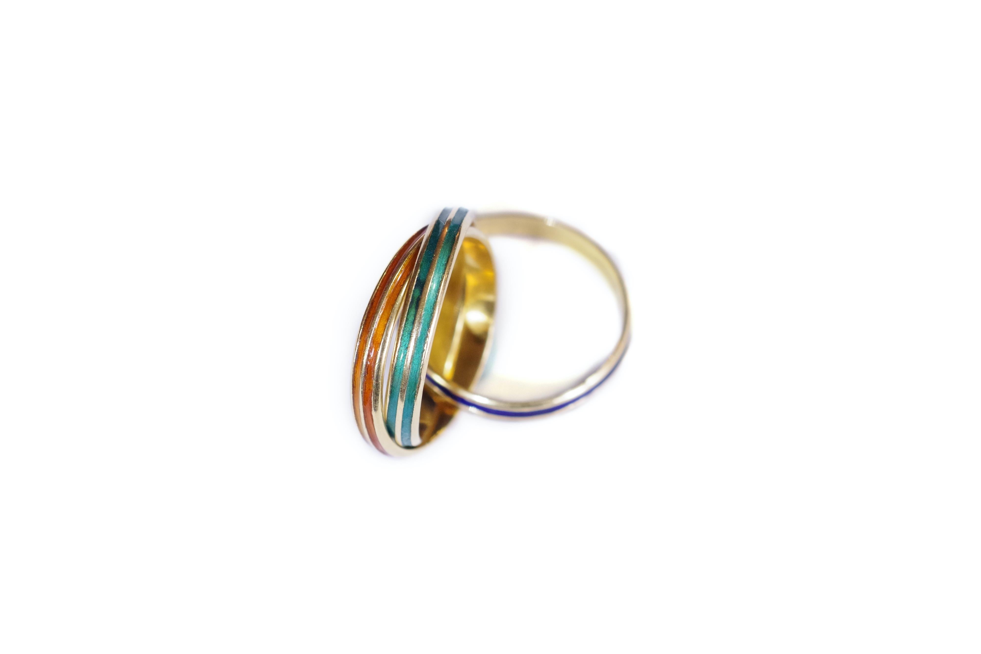 Cartier style Trinity enamel ring in yellow gold 18 karats. Ring with three rings in the style of the model 