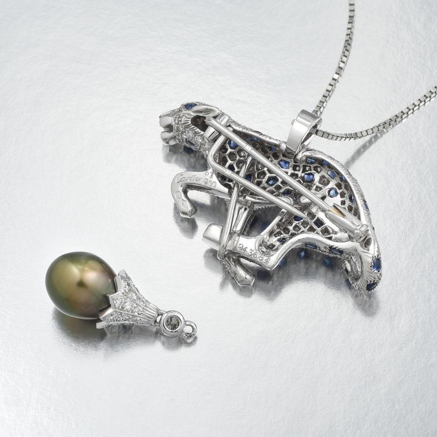 Modern Cartier Tahitian Grey Pearl, Sapphire and Diamond Panthere Pendant/Clip Brooch For Sale