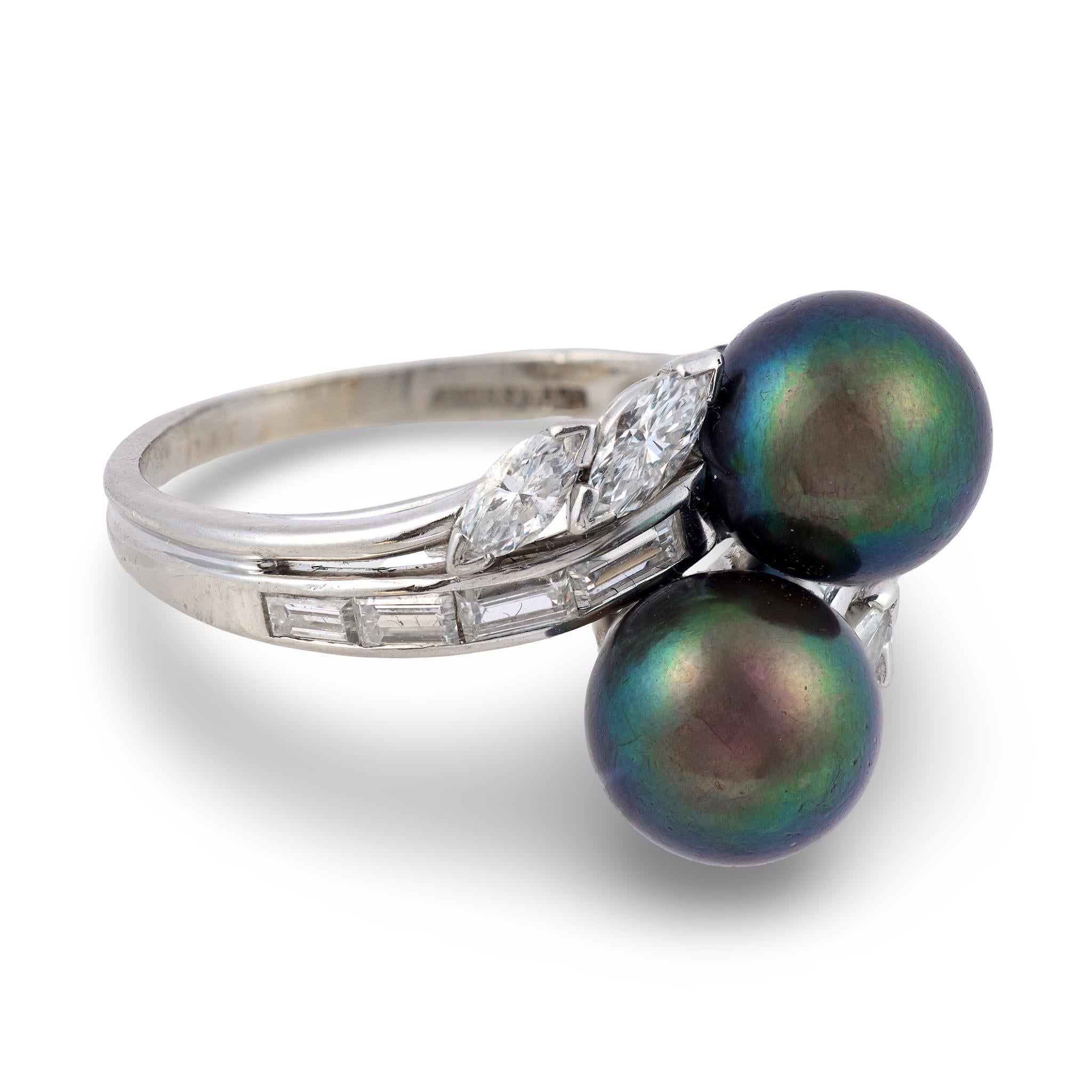 Cartier Tahitian pearl and diamond toi et moi platinum cocktail ring im Zustand „Gut“ im Angebot in Beverly Hills, CA