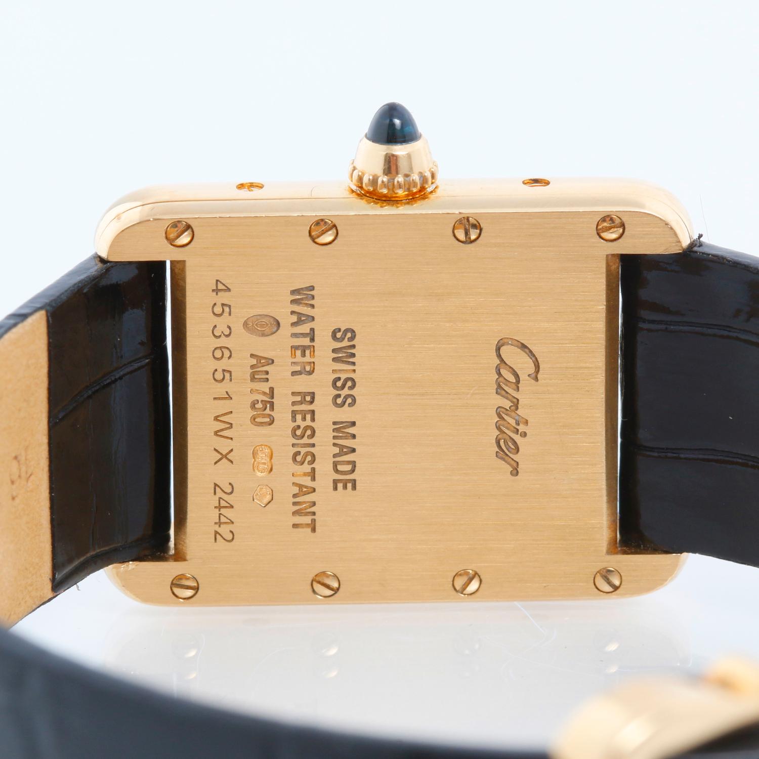 Cartier Montre Tank en or jaune 18 carats sur bracelet en cuir 2442 W1529856 en vente 1