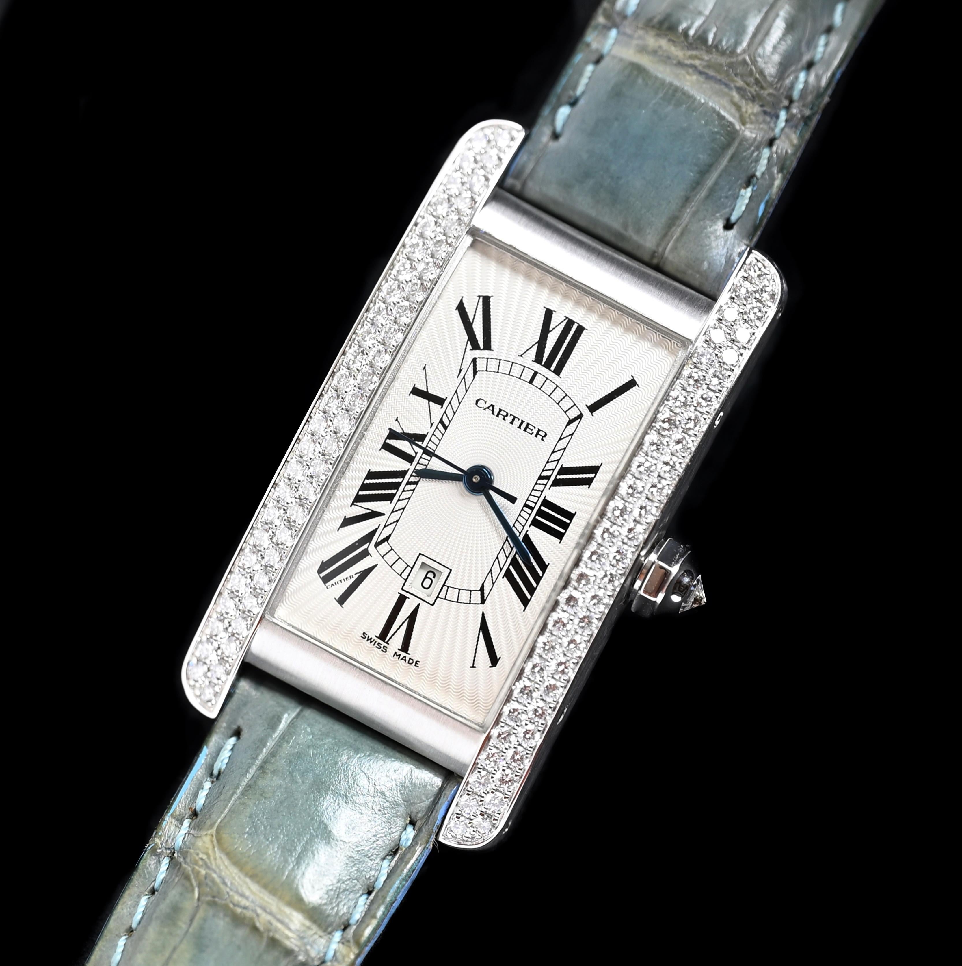 Cartier Tank Americaine 18 carats avec lunette automatique 2490, années 2000 Bon état à Central & Western District, HK