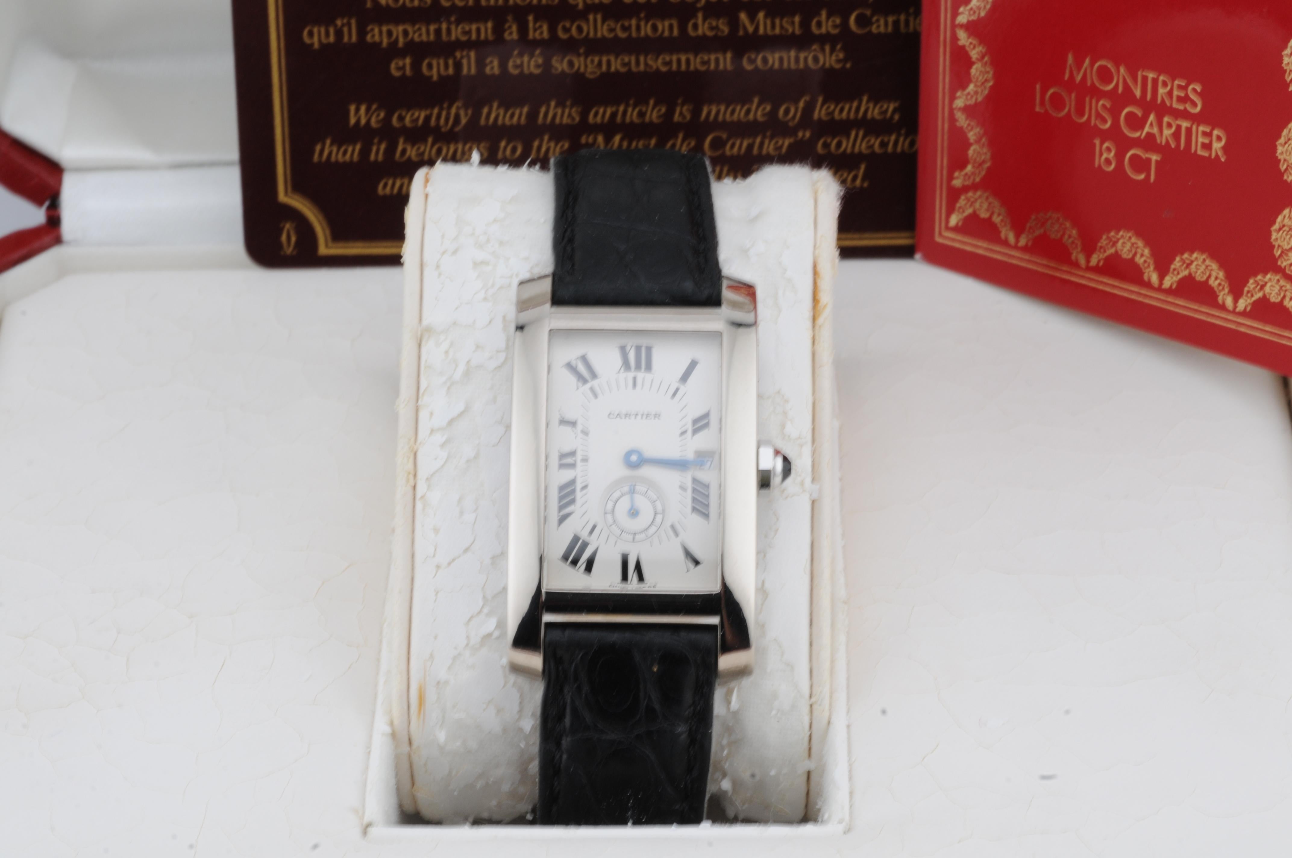 Cartier Tank Américaine in 18k White Gold – Full Set

This elegant Cartier Tank Américaine watch, crafted in solid 18k white gold, comes as a full set with original box and papers. It dates back to 1994 and is powered by a precise quartz movement.