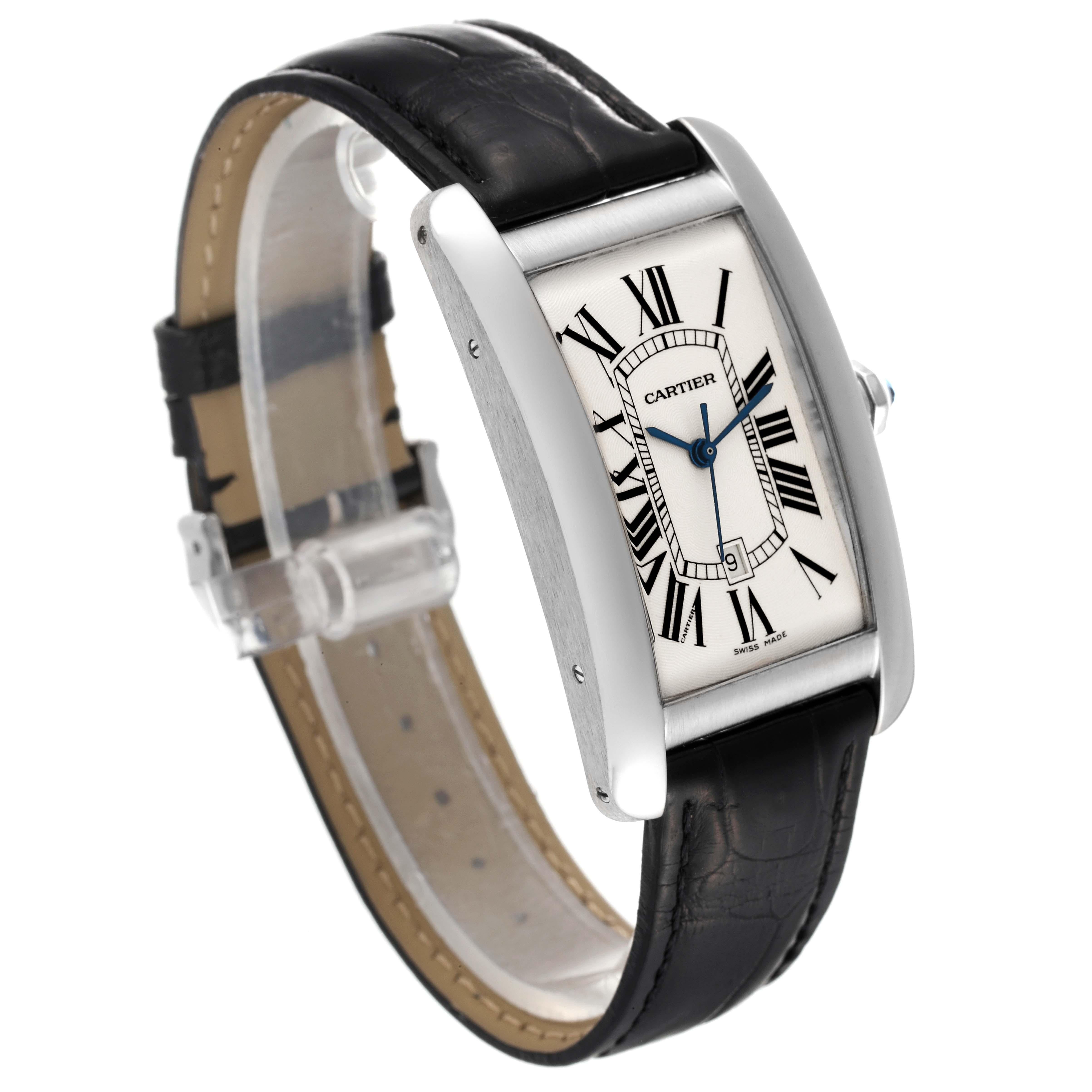 Cartier: 18 Karat Weißgold große Herrenuhr Tank Americaine W2603256 Box Card im Zustand „Hervorragend“ in Atlanta, GA