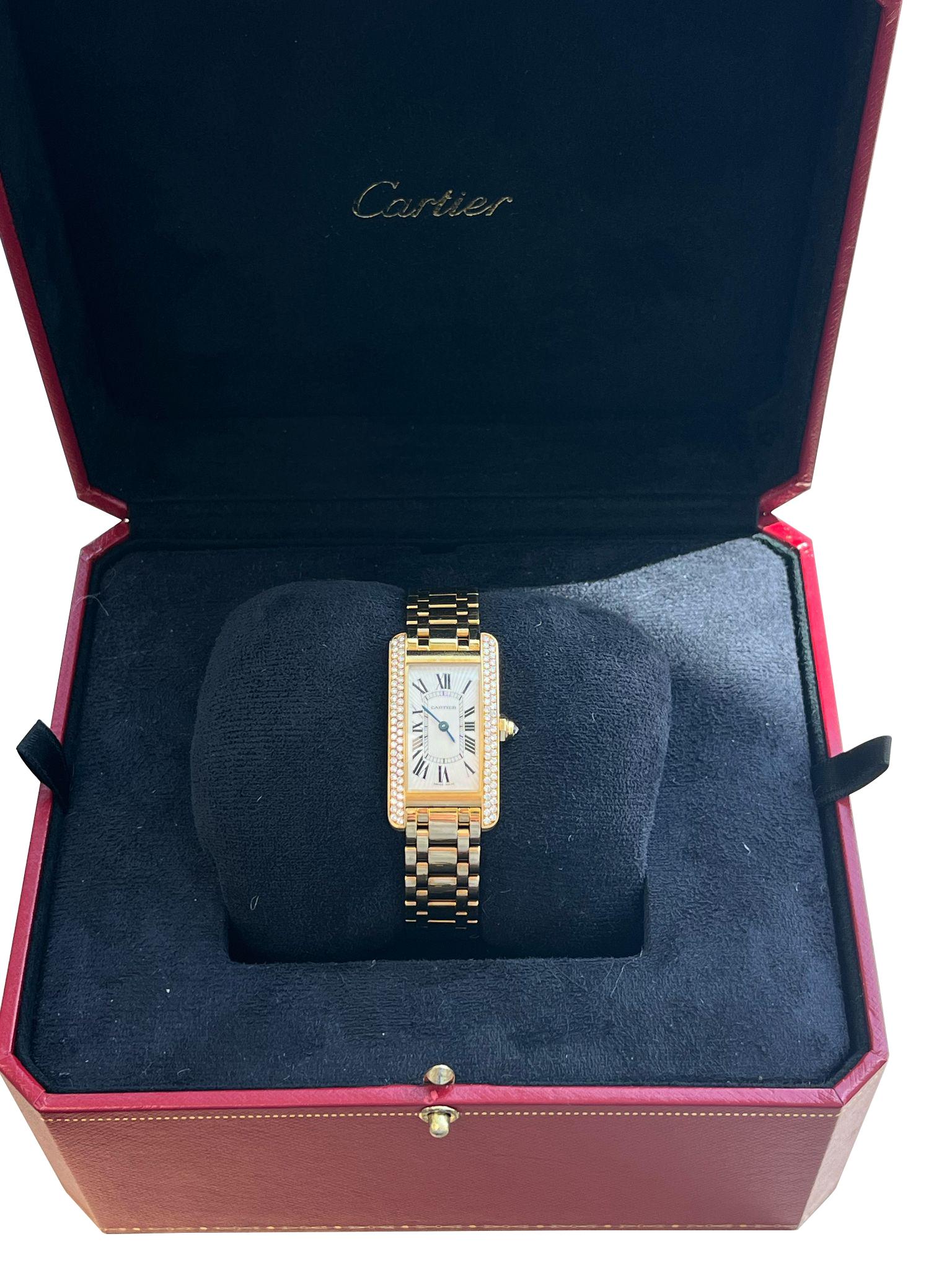 Modernista Cartier Tank Americaine - Orologio da donna con lunetta di diamanti in oro giallo 18 carati W528634 in vendita