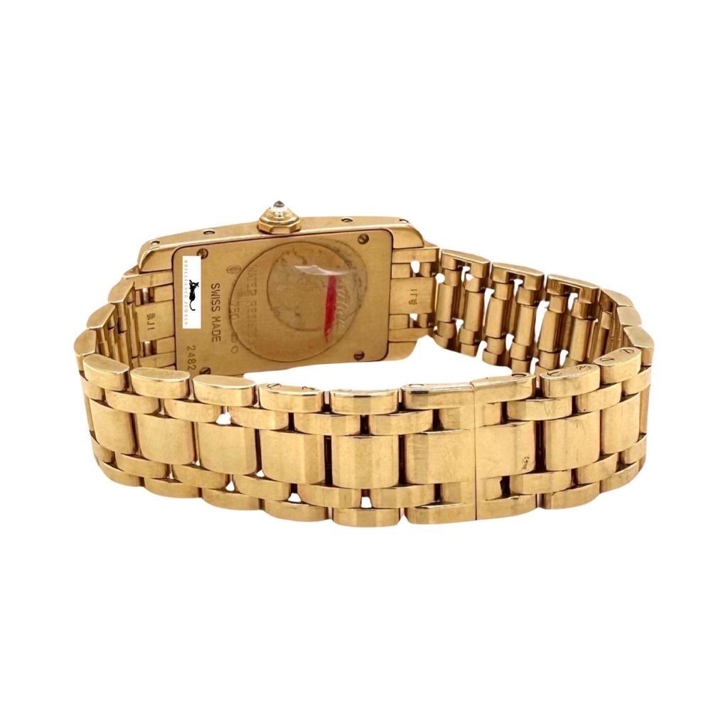 MARKE: Cartier

MODELL: Tank Americaine 

Metall: 18k Gelbgold

Uhrwerk: Quarz

Steine: 48 runde Diamanten im Brillantschliff

Zifferblatt: Elfenbein mit römischen Ziffern

