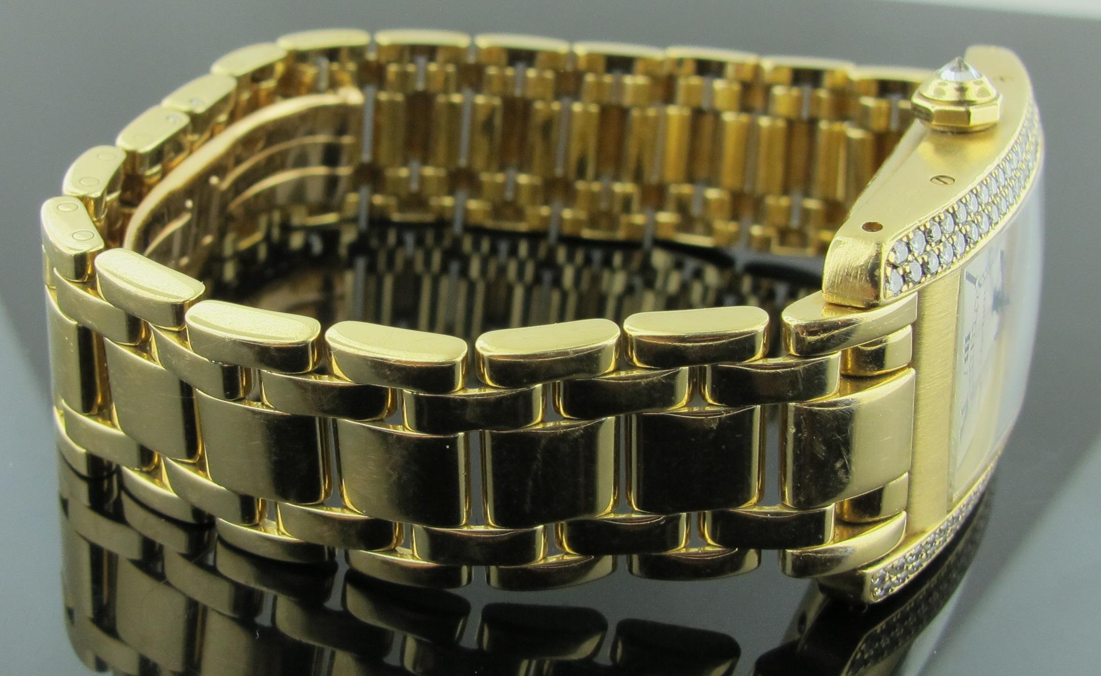 Taille ronde Cartier Montre Tank Americaine pour femmes en or jaune 18 carats et diamants en vente