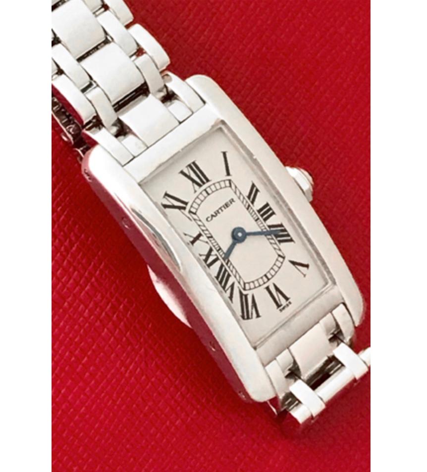 Cartier Montre Tank Amériqueine en or blanc modèle W26019L1 Excellent état - En vente à Dallas, TX