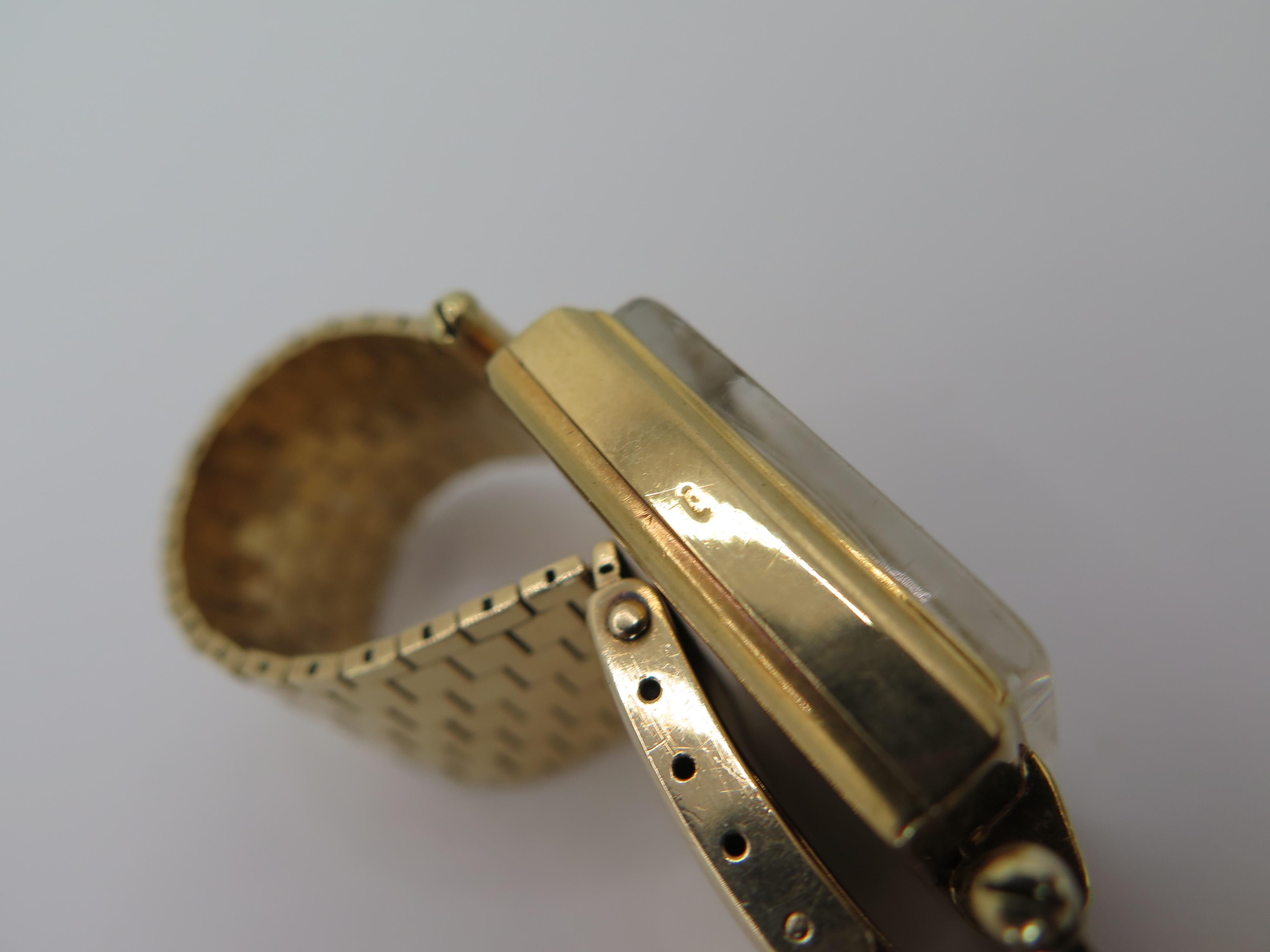 Cartier Tank degli anni '40 con bracciale d'oro in vendita 12