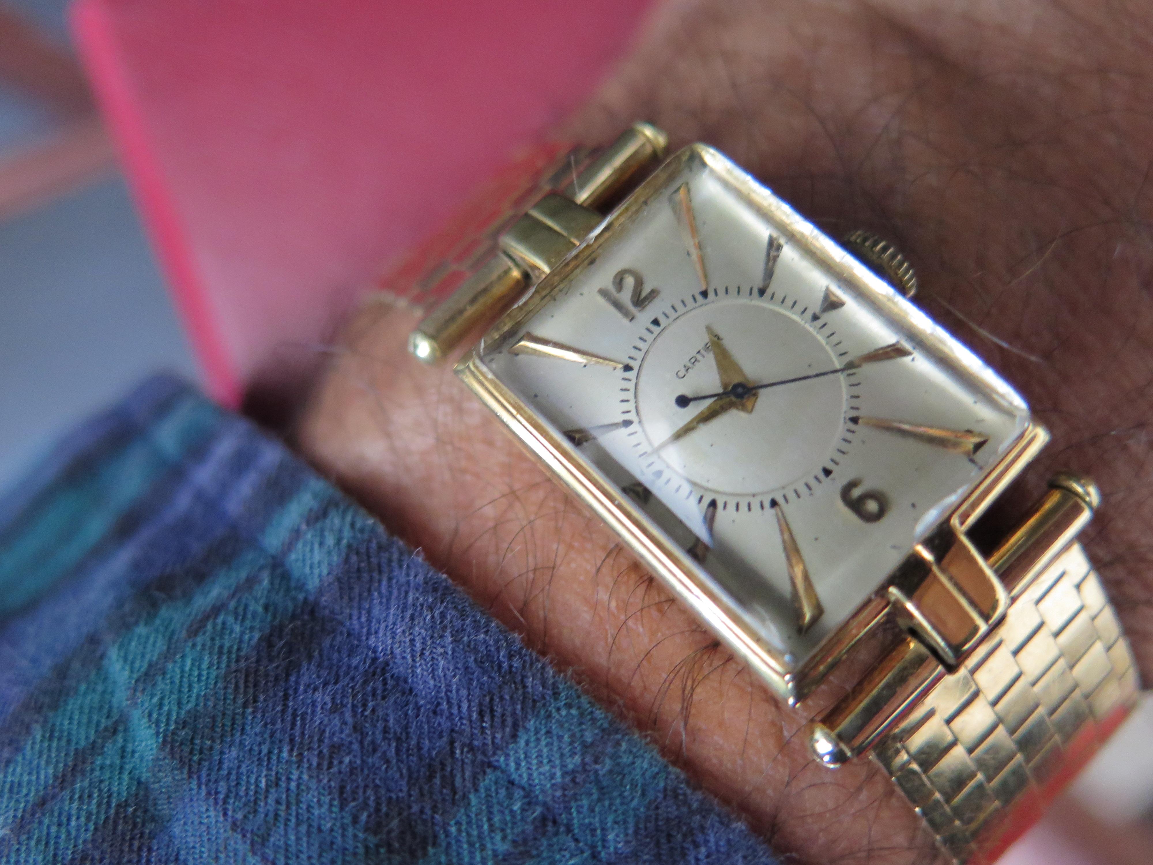 Un raro orologio Cartier a carrarmato degli anni '40 in 18 carati, con bracciale originale Cartier C+B 14 carati 6 (firmato e con marchio). European Watch & Clock Co, misura circa 20x35 mm (esclusa la corona e l'altezza comprese le anse). Spessore