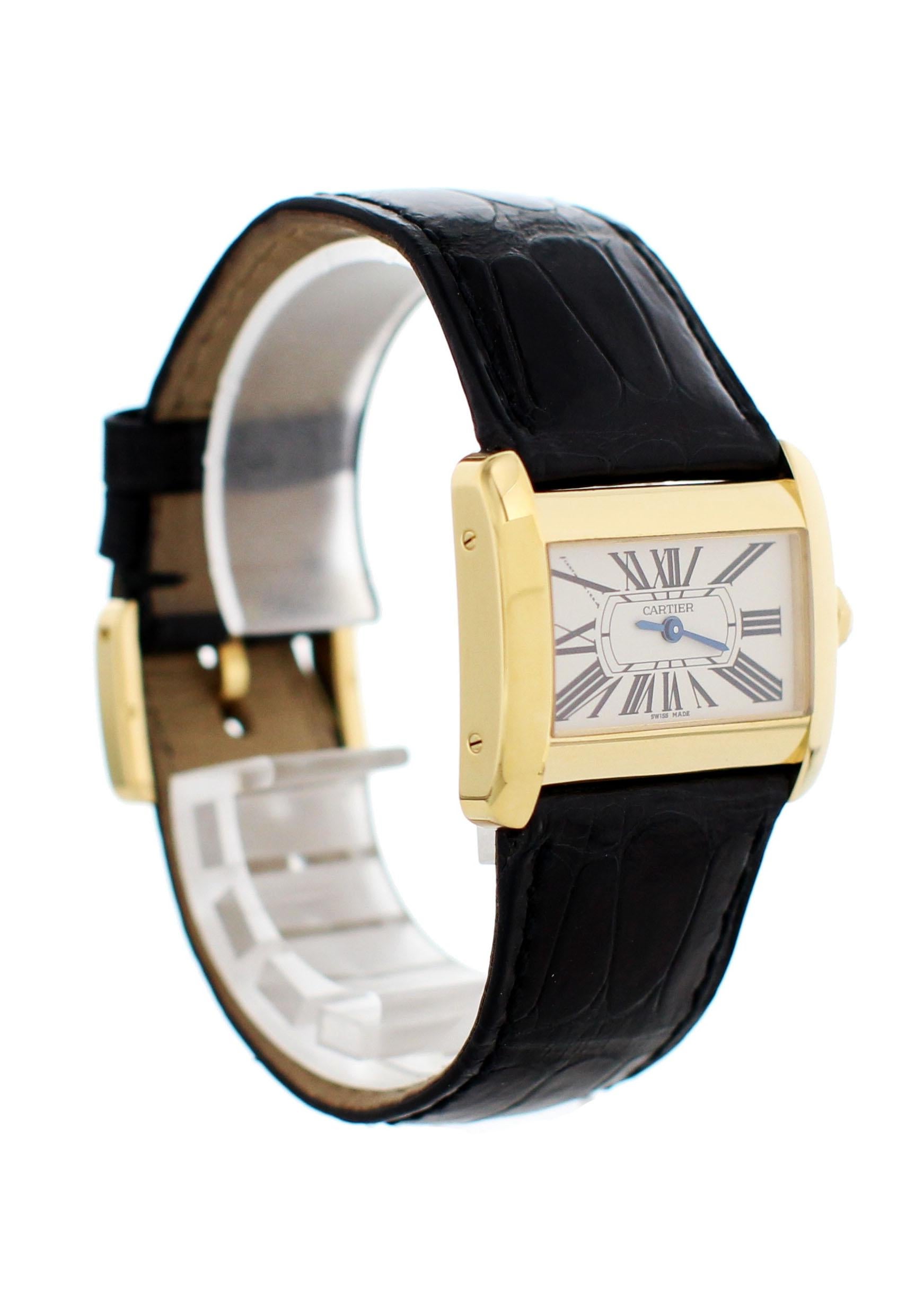 Cartier Tank Divan 18 Karat Yellow Gold 2601 Ladies Watch In Excellent Condition For Sale In New York, NY