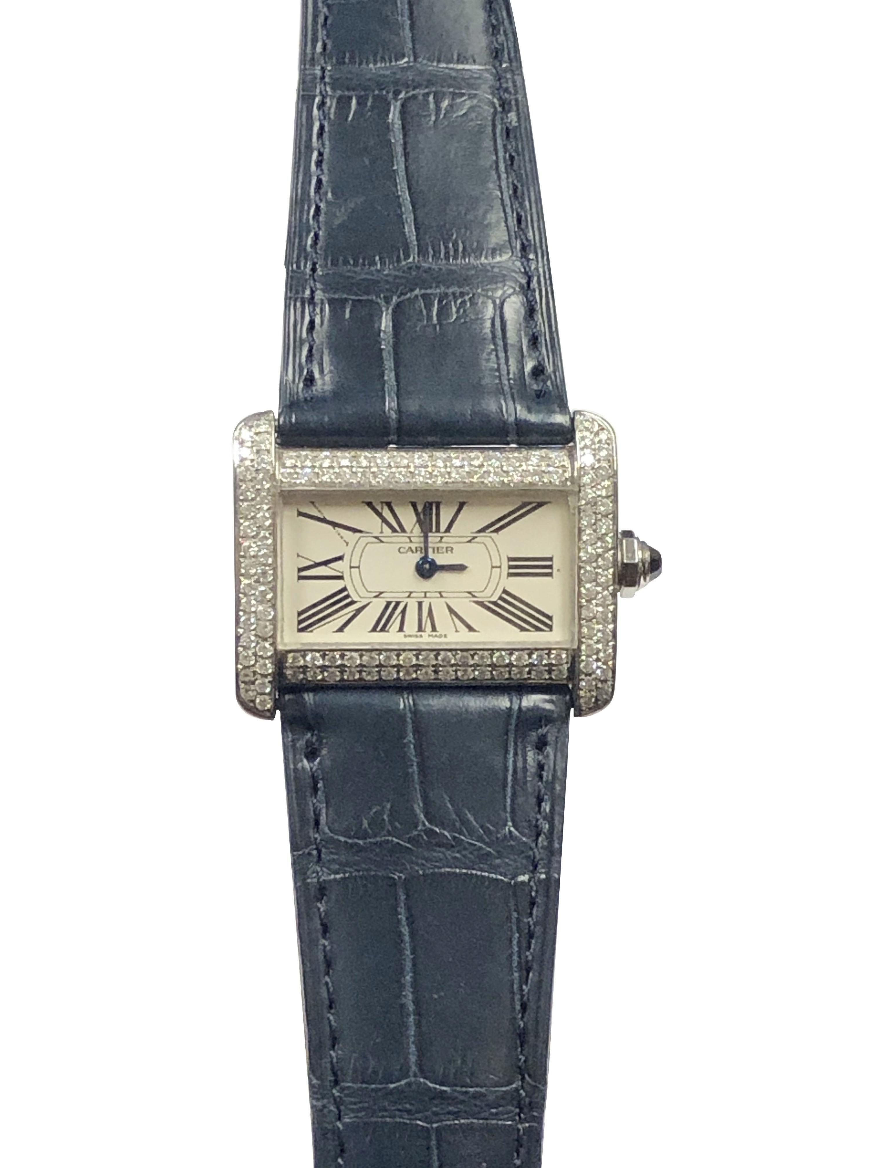 Montre-bracelet Cartier Tank Divan en acier et quartz serti de diamants Pour femmes en vente