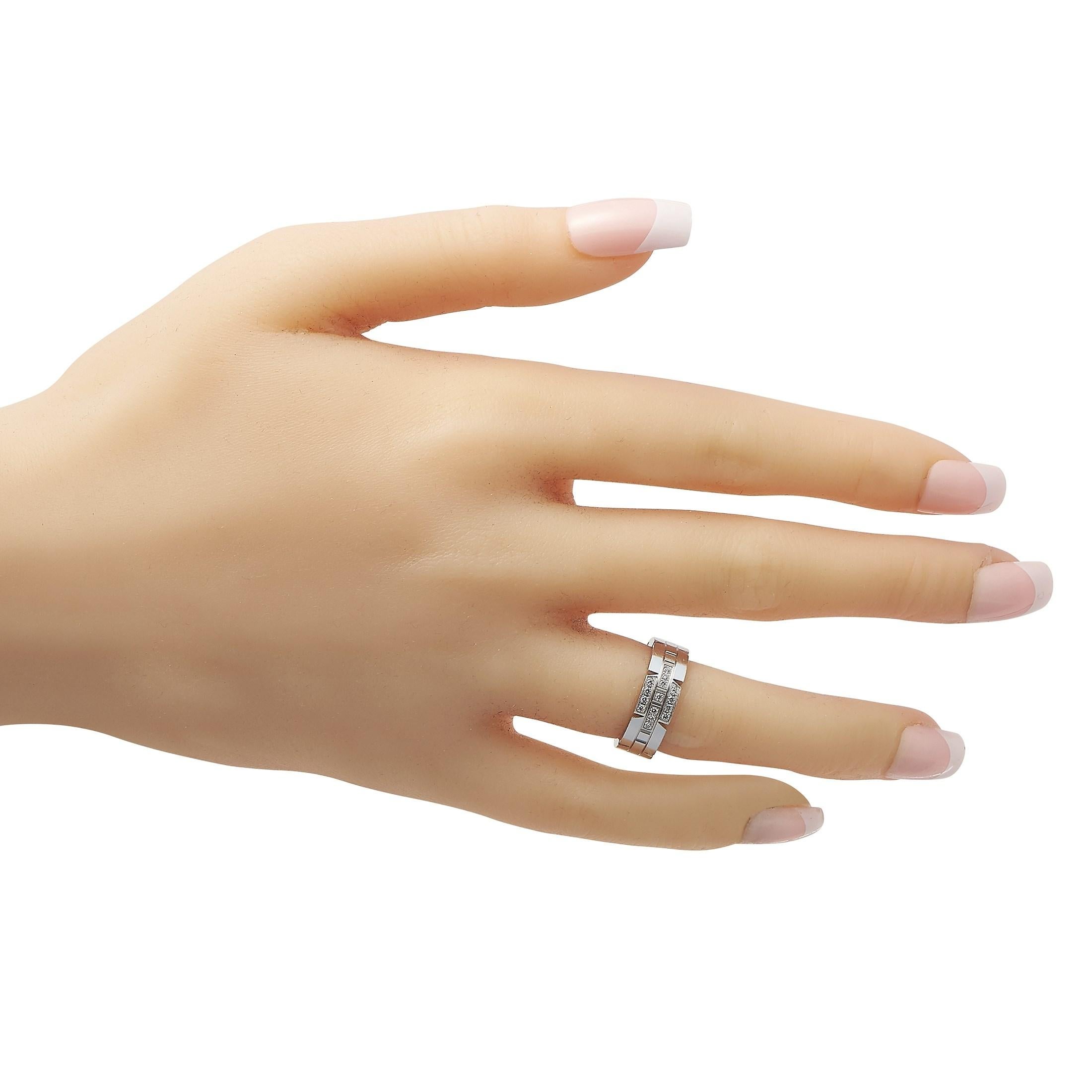 Taille ronde Cartier, bague Tank Franaise en or blanc 18 carats et diamants