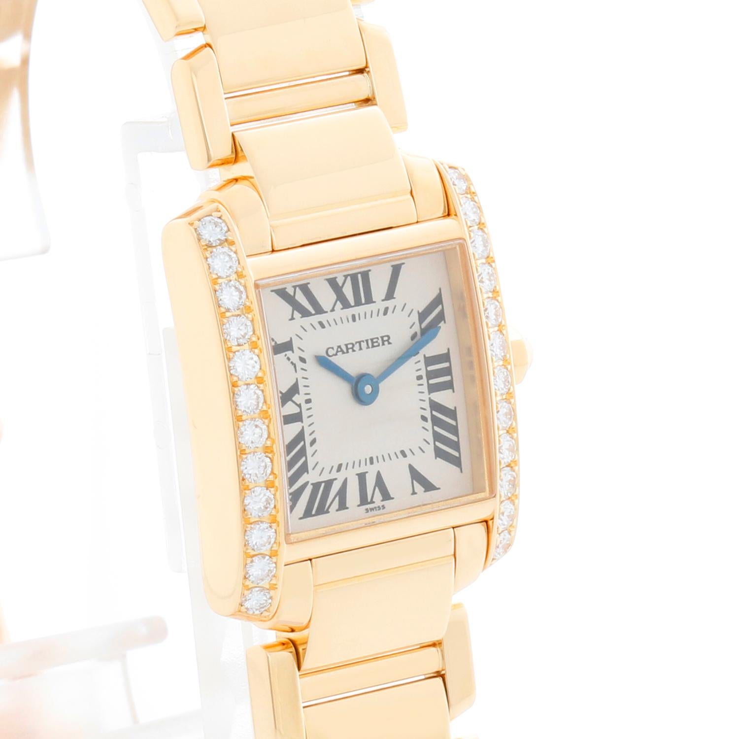 Reloj Cartier Tank Francaise de oro amarillo de 18 quilates para señora 2364 WE1001R8 - Cuarzo. Tank Francaise. Caja de oro amarillo de 18 quilates con diamantes de fábrica (20 mm x 25 mm). Esfera de color marfil con números romanos negros.