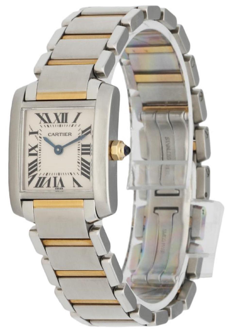 Cartier Tank Francaise 2384 Damenuhr. 20mm Gehäuse aus Edelstahl. Glatte Lünette aus Edelstahl. Off-White Zifferblatt mit blauen Stahlzeigern und römischen Ziffern Indexe. Minutenmarkierungen auf dem inneren Zifferblatt. Armband aus Edelstahl und