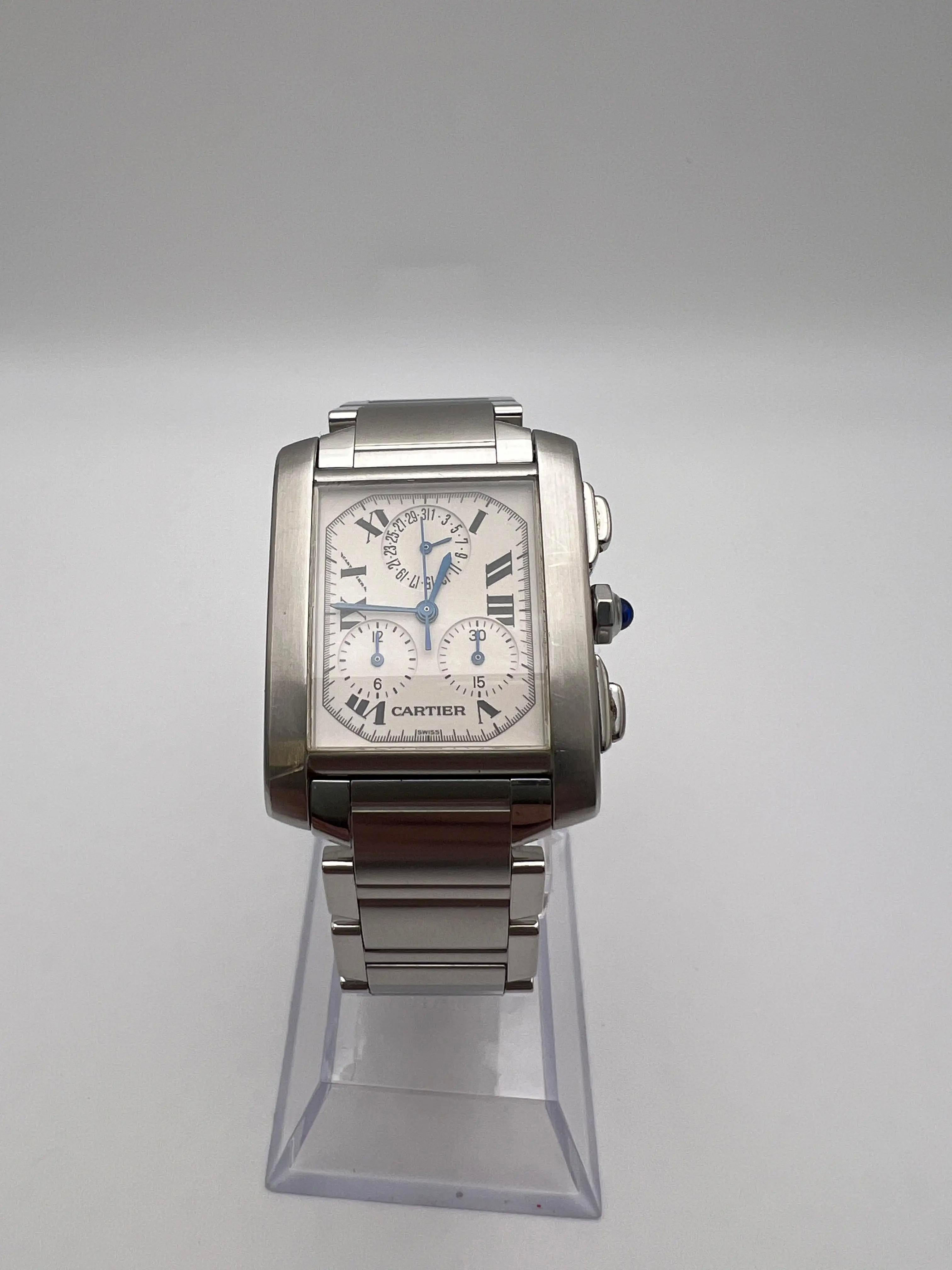 Este sofisticado reloj ejemplifica la elegancia atemporal y la precisión de Cartier. El Cartier Tank Française Chrono Reflex W51001Q3 cuenta con una caja y un brazalete de acero inoxidable, que desprenden un encanto refinado y contemporáneo a la