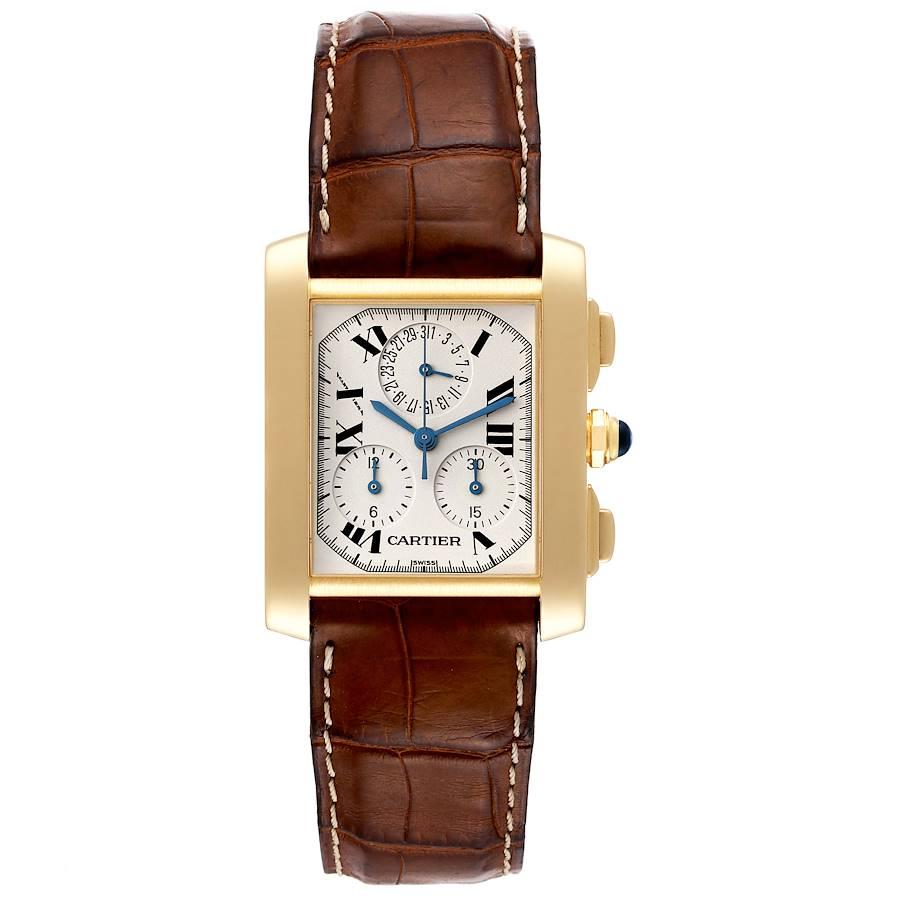 Cartier Tank Francaise Chronograph 18K Gelbgold Herrenuhr W5000556. Chronograph mit Quarzwerk. Rechteckiges Gehäuse aus 18 Karat Gelbgold, 36,0 x 28,0 mm. Achteckige Krone, besetzt mit einem blauen Saphir-Cabochon. . . Versilbertes, genarbtes