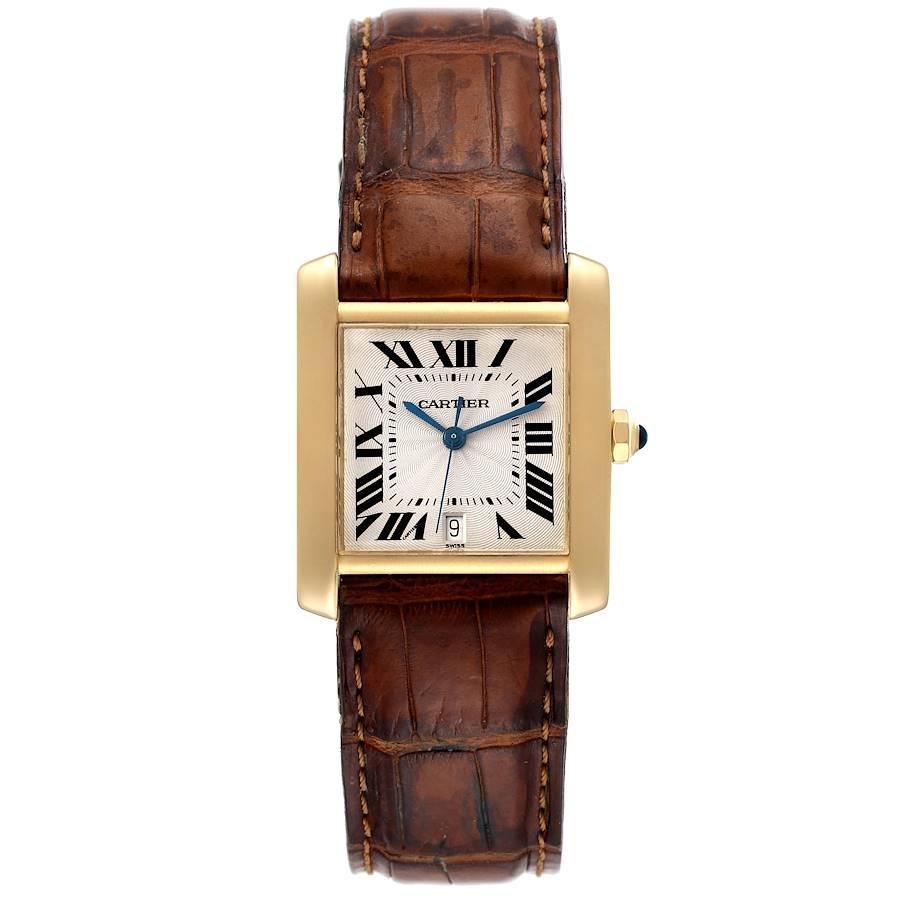 Cartier Tank Francaise Große Gelbgold Braun Armband Herrenuhr W5000156. Automatisches Uhrwerk mit Selbstaufzug. Rechteckiges Gehäuse 28,0 x 32,0 mm. Achteckige Krone aus 18 Karat Gelbgold, besetzt mit einem blauen Saphir-Cabochon. . Kratzfestes