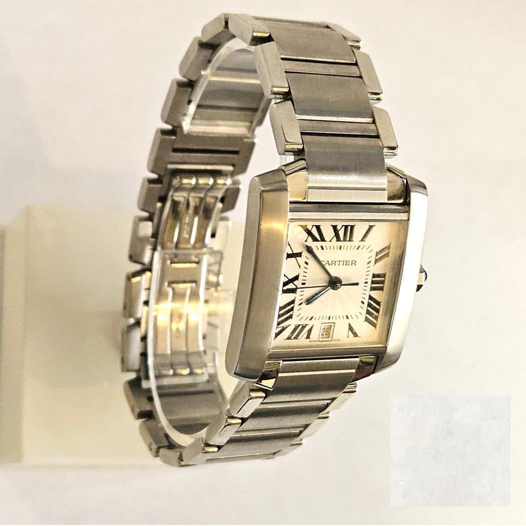Orologio automatico da uomo Cartier Tank Française in acciaio inossidabile con data, 28mm

Descrizione:
Il Cartier Tank Française è un orologio iconico che riflette la maestria della Maison sia nel design che nell'orologeria. Questo modello da uomo