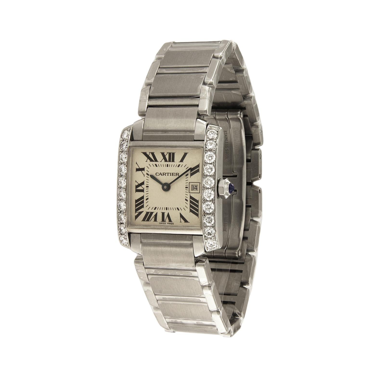 Taille ronde Cartier Montre Tank Francaise de taille moyenne sur mesure avec lunette en diamant 2465 en vente