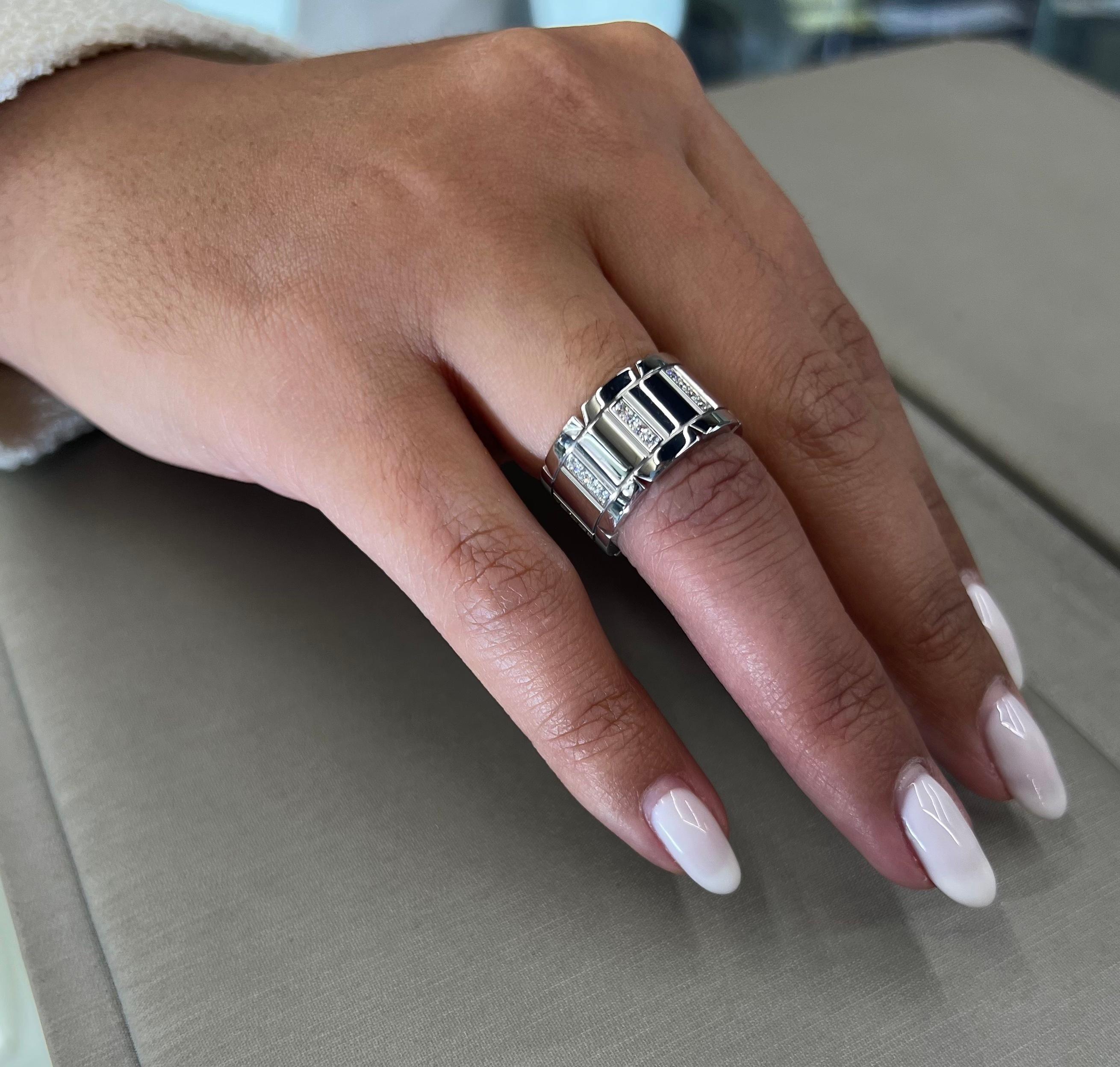 Taille ronde Bague Cartier Tank Française en or blanc avec diamants 51 en vente