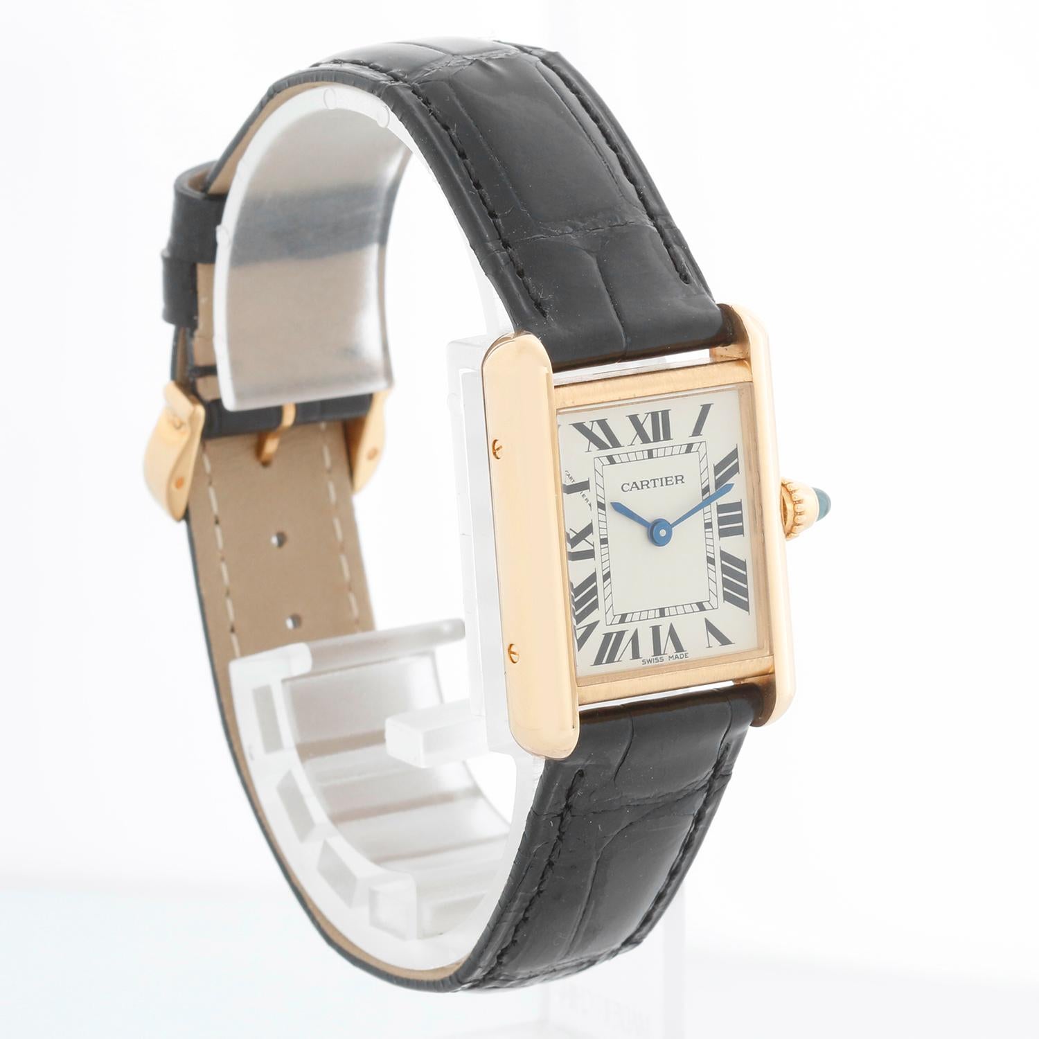 Cartier Tank Louis 18k Yellow Gold Ladies Watch on Leather Band 2442 en Excelente estado para la venta en Dallas, TX
