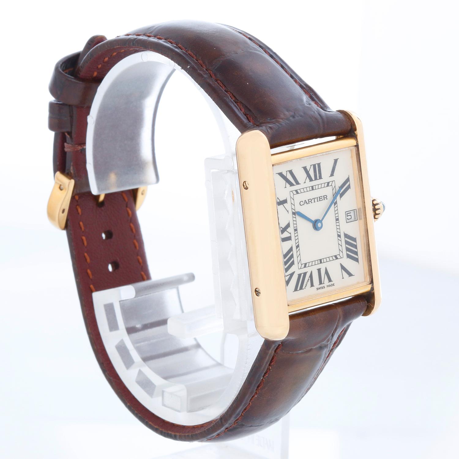 Cartier: 18 Karat Gelbe Unisex-Gold-Uhr Tank Louis W1529756 2441 im Zustand „Hervorragend“ in Dallas, TX
