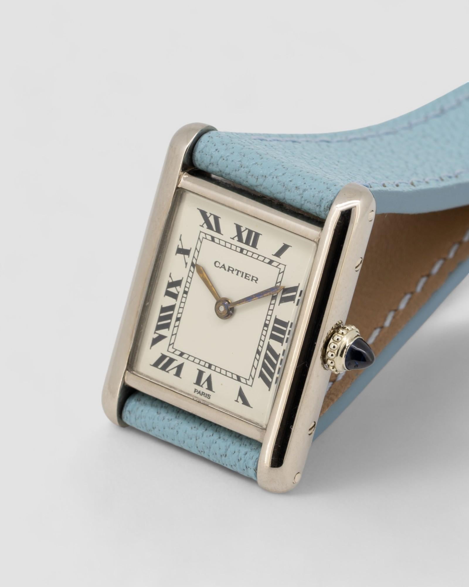 Cartier Tank Louis 78087 SM Lancette a punta Parigi Oro 18k WG 1992 Scatola e documenti in vendita 2