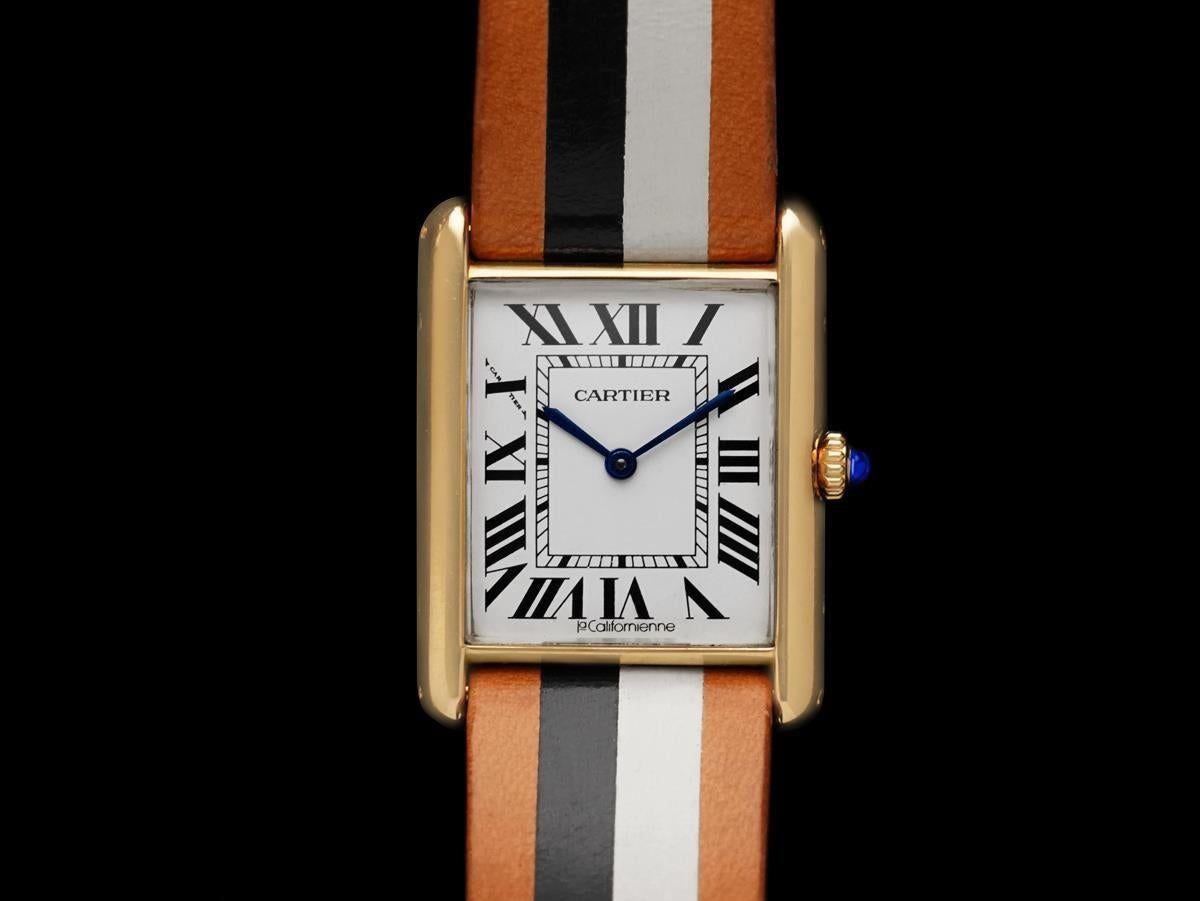 Cartier Tank Louis Mens Midsize Unisex Quartz Watch - Solid 18K Gold For Sale 4