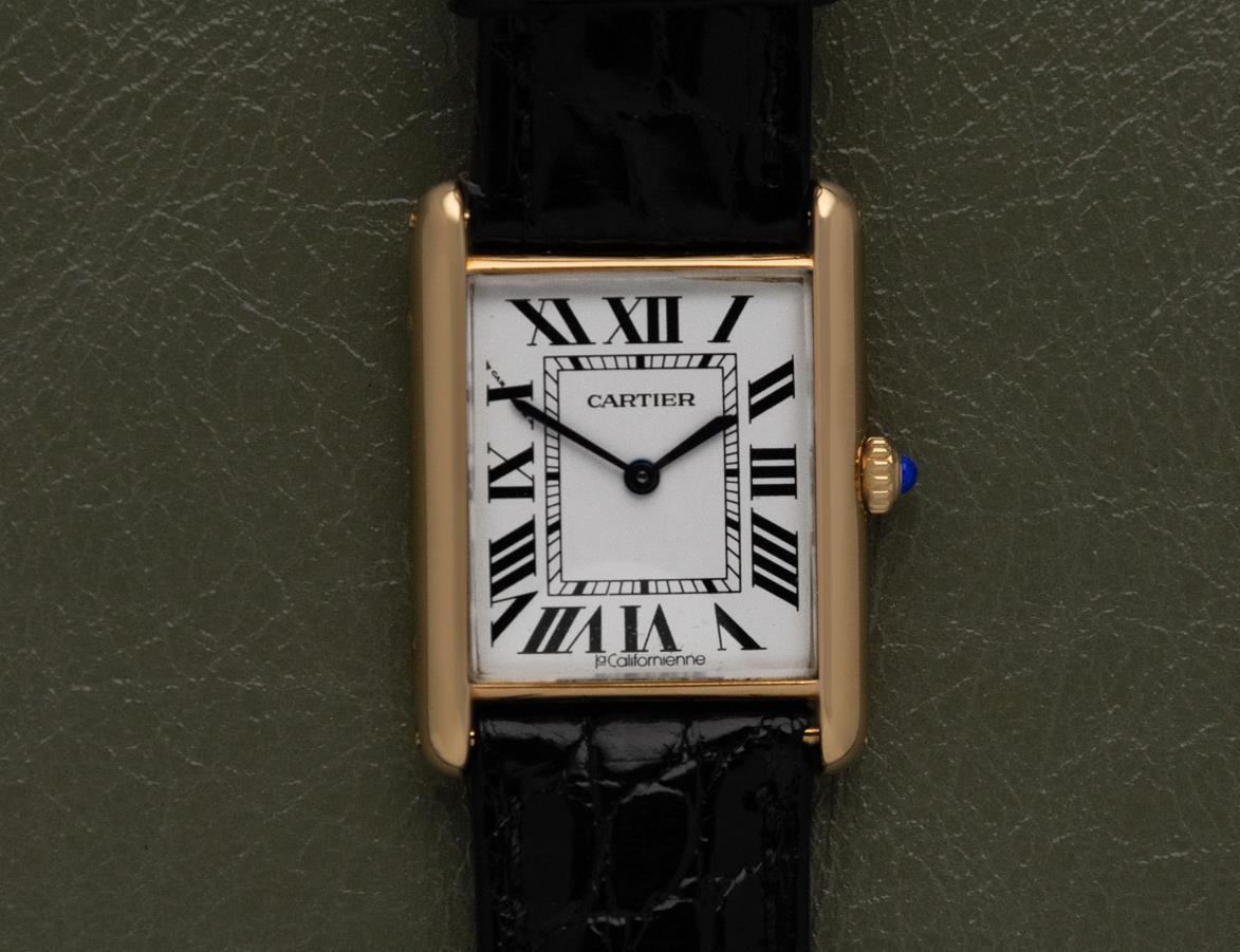 Cartier Tank Louis Mens Midsize Unisex Quartz Watch - Solid 18K Gold For Sale 5