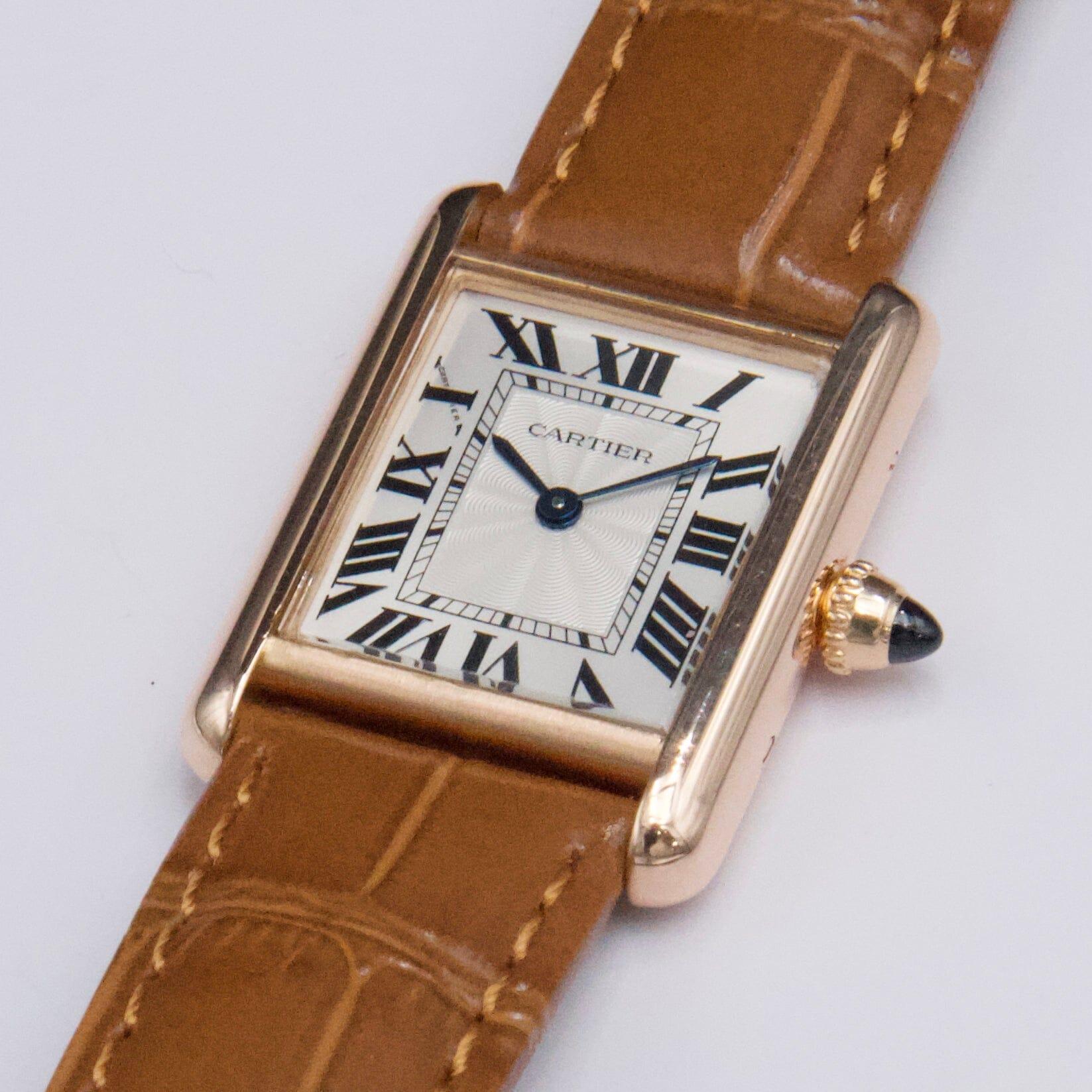 Cartier Tank Louis Small WGTA0010 Orologio da donna in oro rosa 18 carati Scatola e documenti In condizioni ottime in vendita a Great Neck, NY