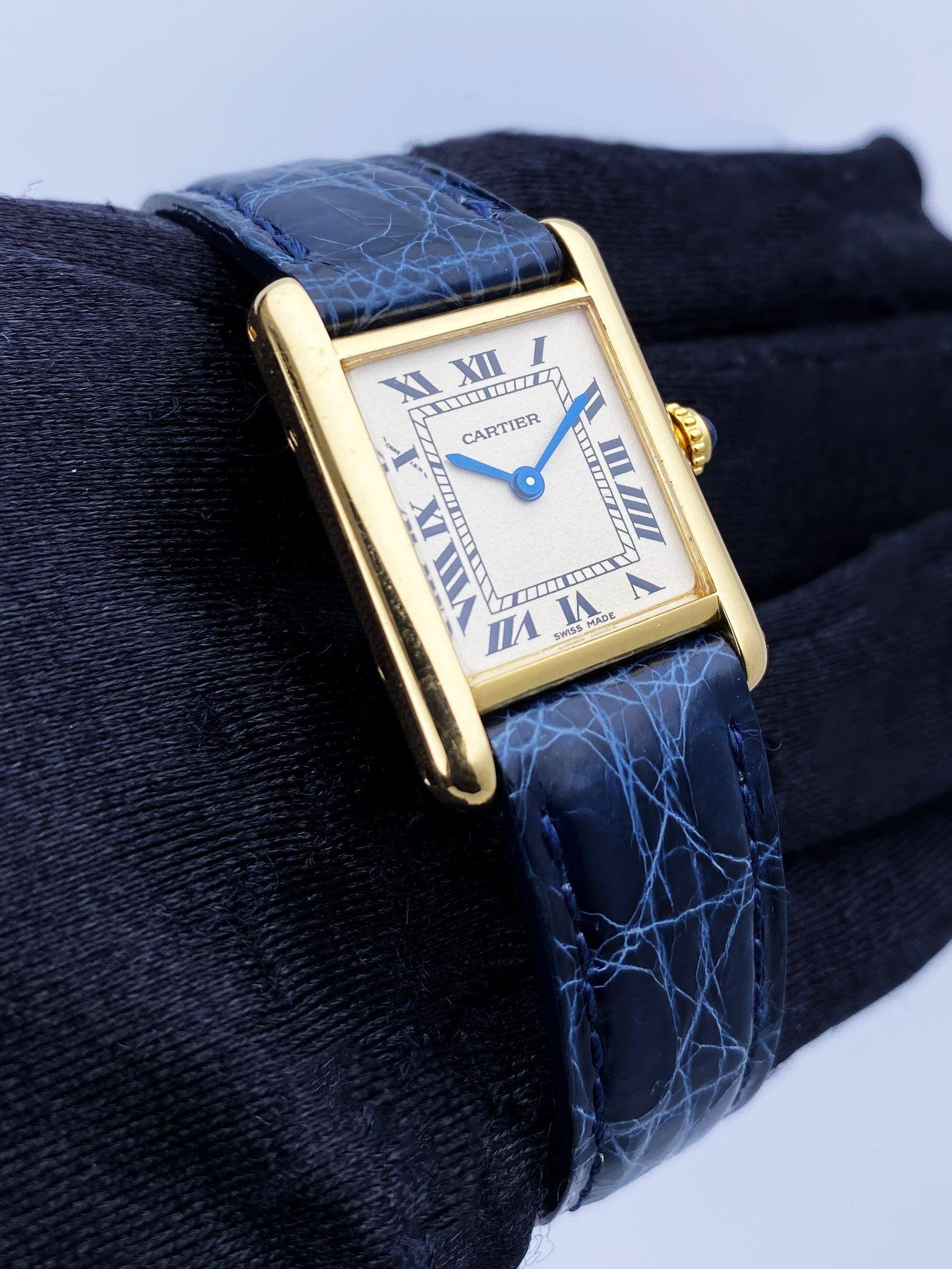 Cartier Tank Louis W1512753 18K Gelbgold Damenuhr im Zustand „Hervorragend“ in Great Neck, NY