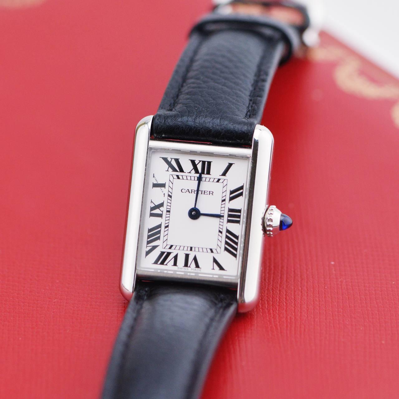 Taille cabochon Cartier Tank Must Montre en cuir noir WSTA0042 en vente
