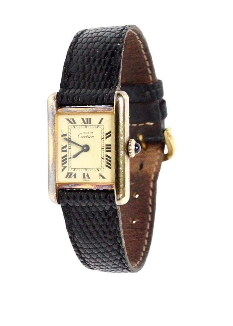 Reloj de pulsera Cartier Tank "Must de Cartier" Vermeil 925 Piel negra circa 1970s en venta