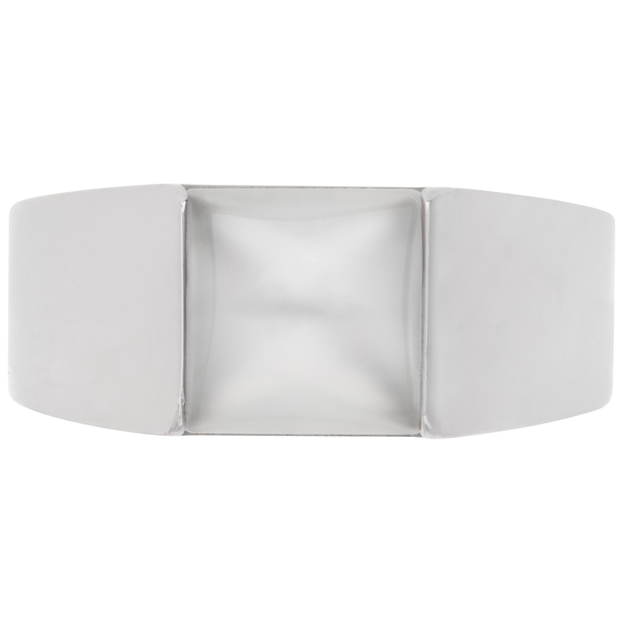 Cartier Tank ring in 18k white gold with moonstone. Size 5.5This Cartier ring is currently size 5.5 and some items can be sized up or down, please ask! It weighs 8.1 gramms and is 18k.