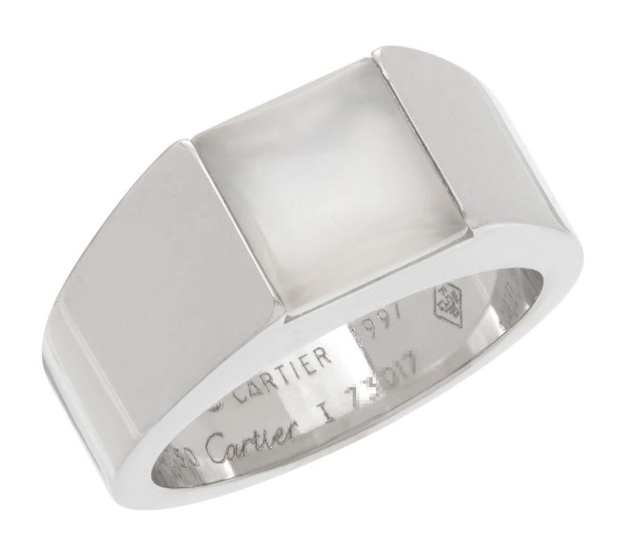 Cartier, bague Tank en or blanc 18 carats avec pierre de lune Excellent état - En vente à Surfside, FL