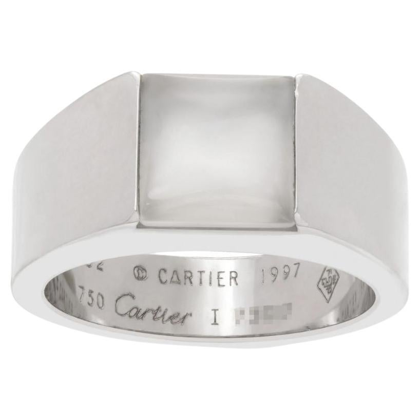 Cartier, bague Tank en or blanc 18 carats avec pierre de lune en vente